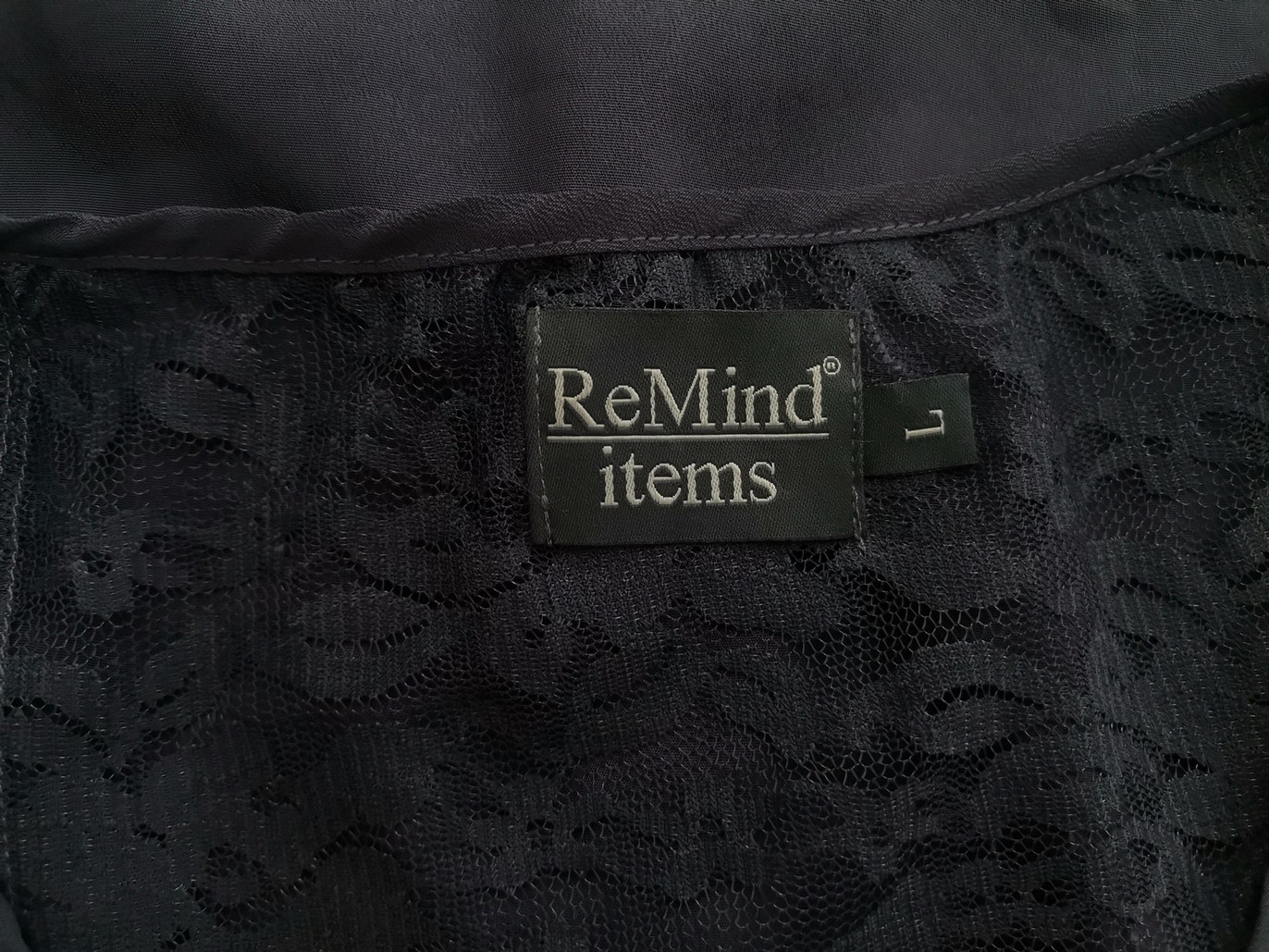 ReMind items Rozmiar L Kolor Granatowy W serek Tunika Zapinana Bluzka Długi rękaw ReMind items Rozmiar L Kolor Granatowy W serek Tunika Zapinana Bluzka Długi rękaw