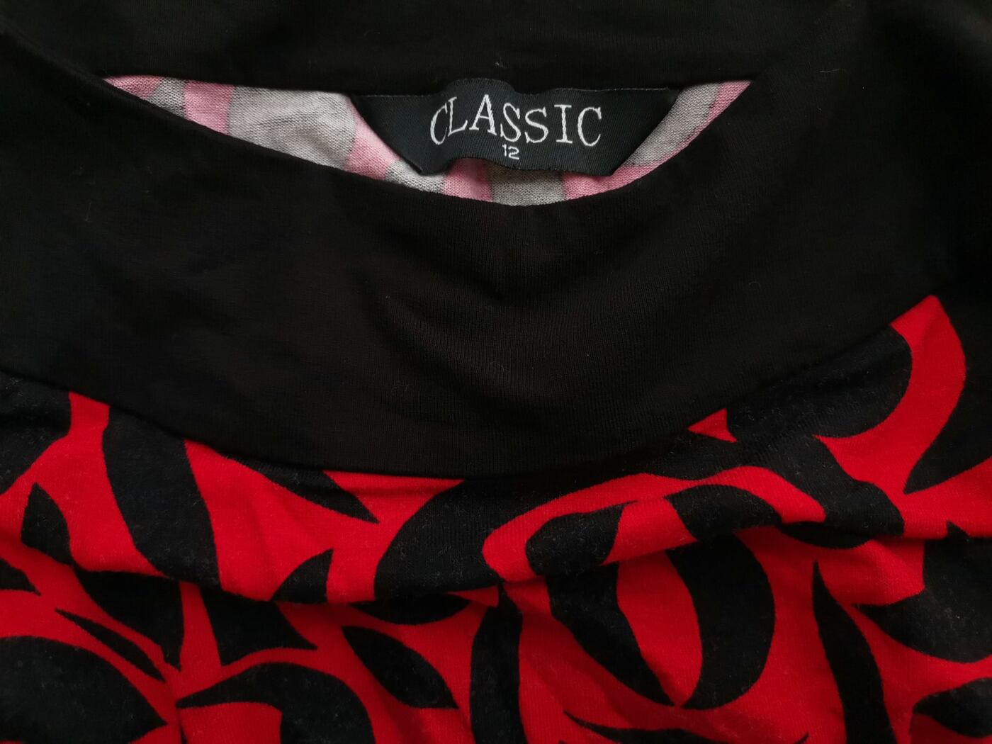 Classic Rozmiar 12 (40) Kolor Czarny W łódkę Sukienka Sweterkowa Rękaw 3/4 Do Kolan Materiał Wiskoza Classic Rozmiar 12 (40) Kolor Czarny W łódkę Sukienka Sweterkowa Rękaw 3/4 Do Kolan Materiał Wiskoza