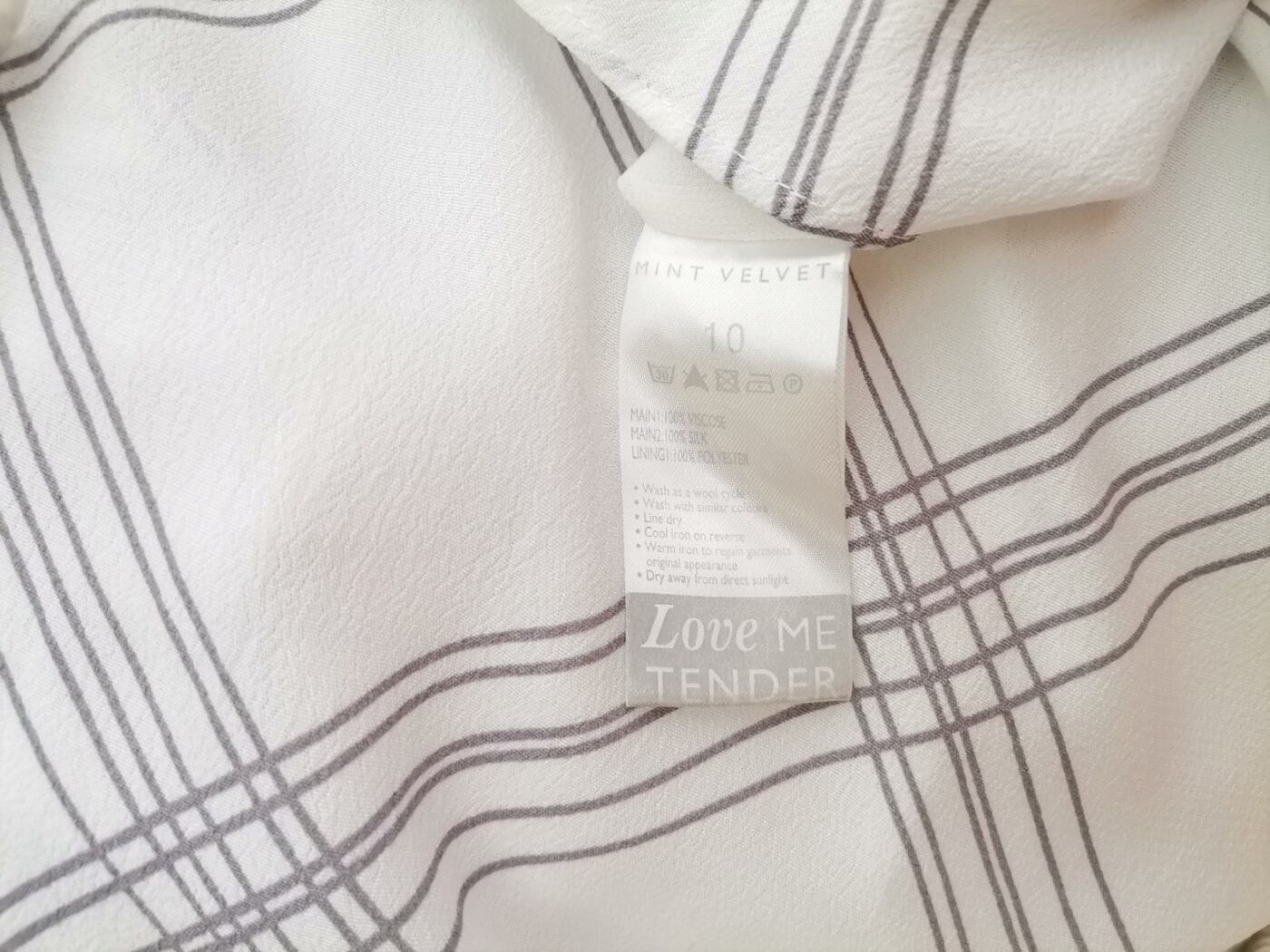 IMG_20210927_130933.jpg Mint Velvet Rozmiar 10 (38) Kolor Biały Romby W serek Bluzka Bezrękawnik Materiał Wiskoza 100%