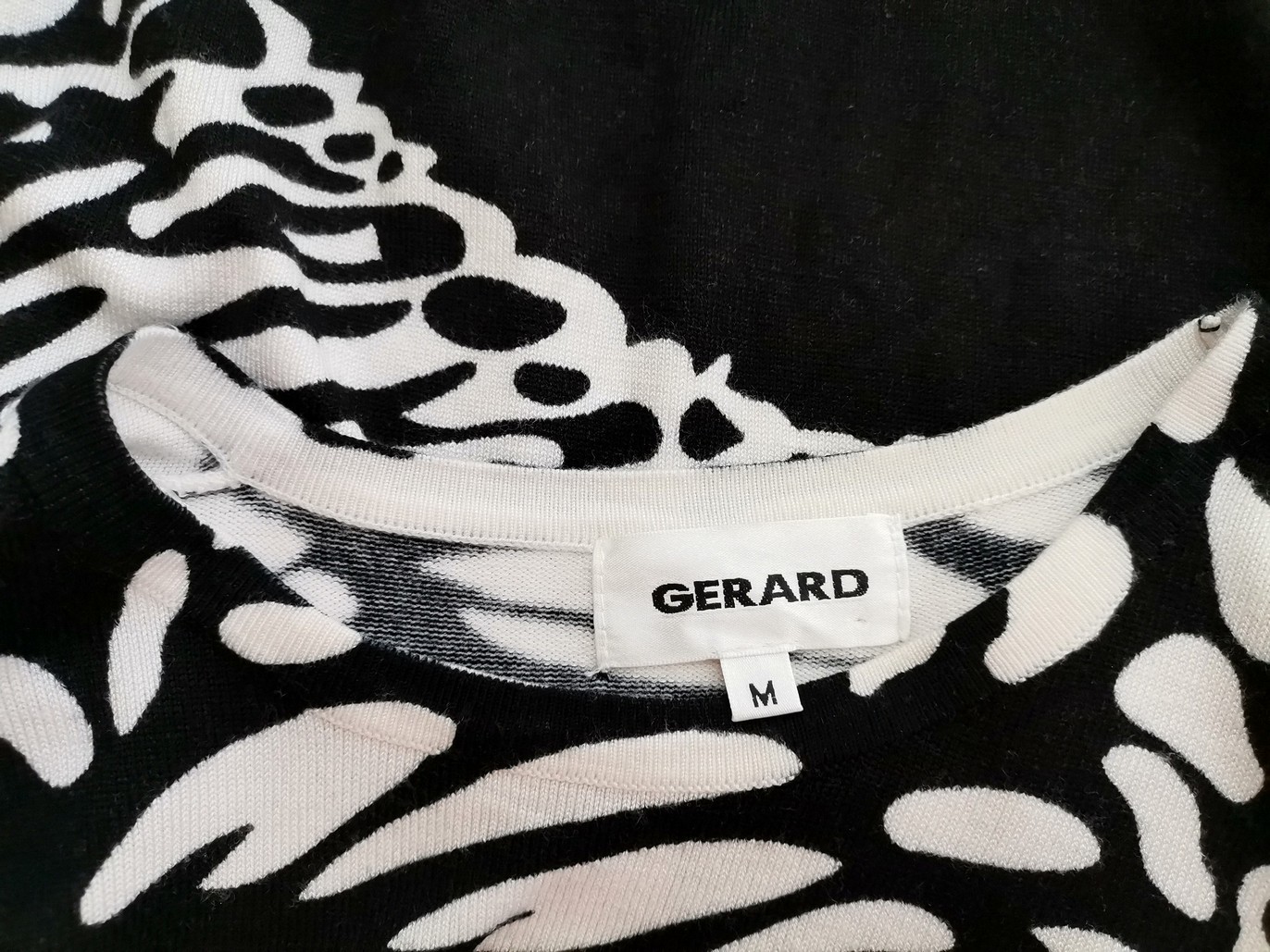 IMG_20210928_143731.jpg Gerard Rozmiar M Kolor Czarny Crew Neck Bluzka Długi rękaw Materiał Wiskoza