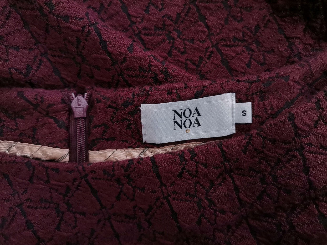 Noa noa Rozmiar S Kolor Purpurowy Okrągły dekolt Sukienka Ołówkowa Krótki rękaw Midi Noa noa Rozmiar S Kolor Purpurowy Okrągły dekolt Sukienka Ołówkowa Krótki rękaw Midi