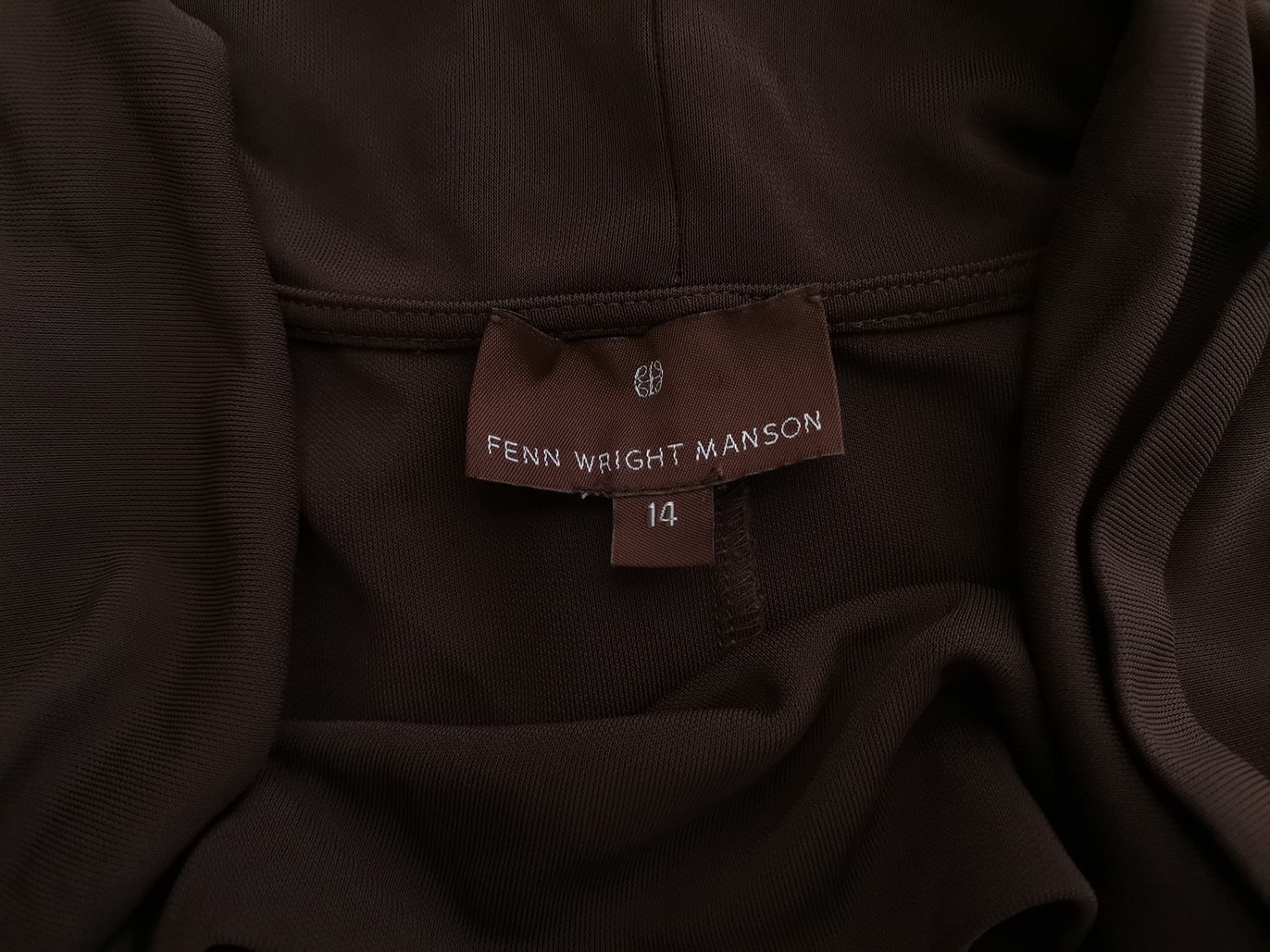 Fenn wright manson Rozmiar 14 (42) Kolor Brązowy Drapowany dekolt Sukienka A-Line Krótki rękaw Midi Materiał Wiskoza Fenn wright manson Rozmiar 14 (42) Kolor Brązowy Drapowany dekolt Sukienka A-Line Krótki rękaw Midi Materiał Wiskoza