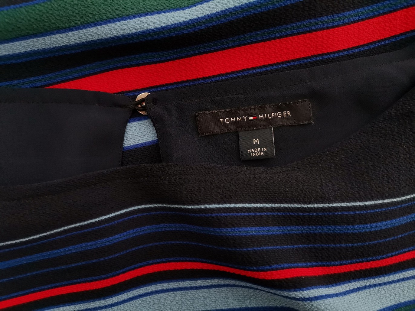 Tommy hilfiger Rozmiar M Kolor Granatowy Pasy W łódkę Sukienka Prostokątna Krótki rękaw Do Kolan Tommy hilfiger Rozmiar M Kolor Granatowy Pasy W łódkę Sukienka Prostokątna Krótki rękaw Do Kolan