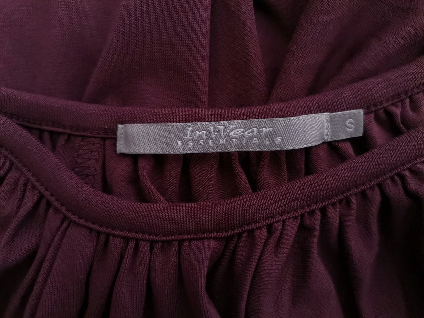 IMG_20211019_125825.jpg IN WEAR Rozmiar S Kolor Purpurowy Dekolt U Bluzka Krótki rękaw Materiał Wiskoza