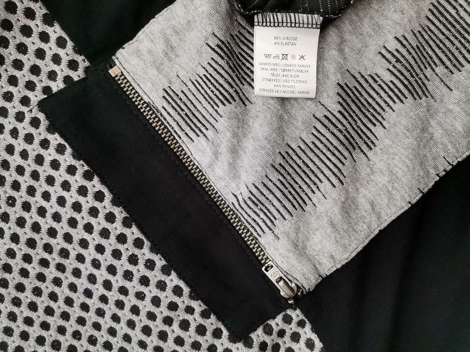 Handberg Rozmiar XL Kolor Czarny Okrągły dekolt Sukienka Prostokątna Długi rękaw Do Kolan Materiał Wiskoza Handberg Rozmiar XL Kolor Czarny Okrągły dekolt Sukienka Prostokątna Długi rękaw Do Kolan Materiał Wiskoza
