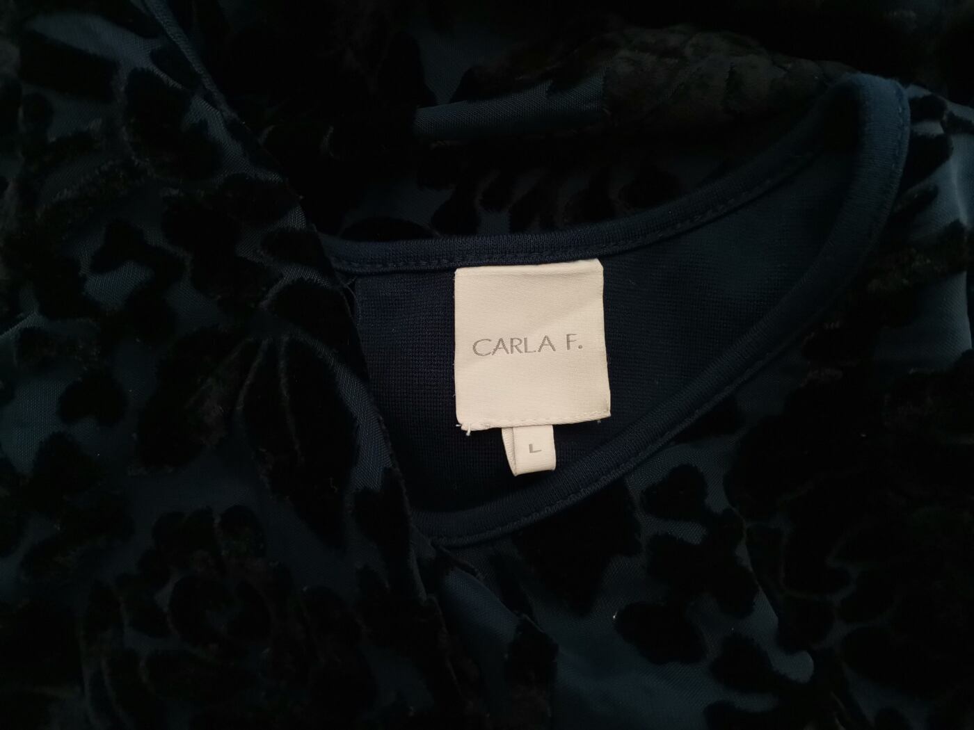Carla F Rozmiar L Kolor Granatowy Okrągły dekolt Sukienka Prostokątna Długi rękaw Midi Carla F Rozmiar L Kolor Granatowy Okrągły dekolt Sukienka Prostokątna Długi rękaw Midi