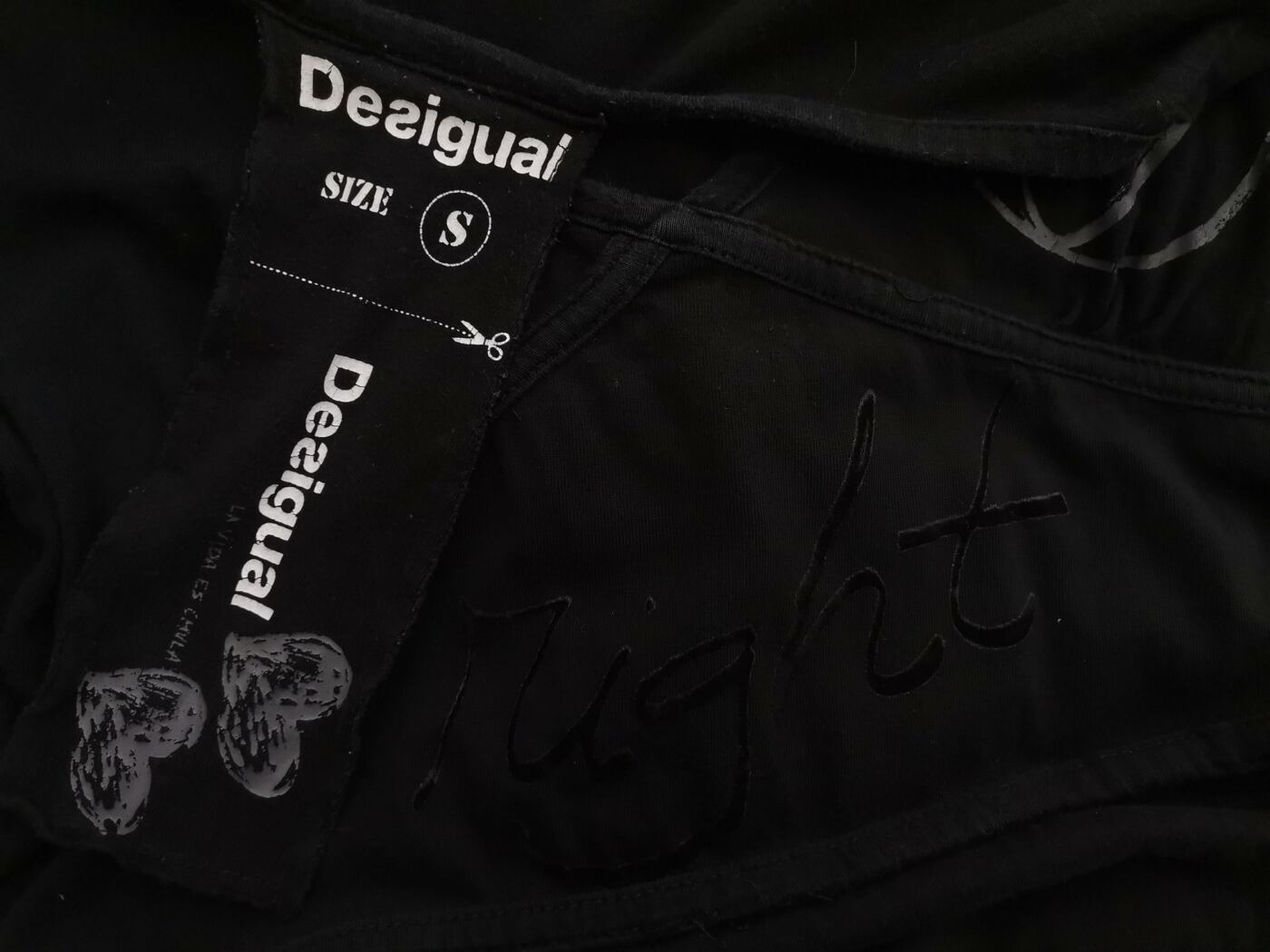 DESIGUAL Rozmiar S Kolor Czarny W serek Sukienka Sweterkowa Długi rękaw Midi Materiał Bawełna 100% DESIGUAL Rozmiar S Kolor Czarny W serek Sukienka Sweterkowa Długi rękaw Midi Materiał Bawełna 100%