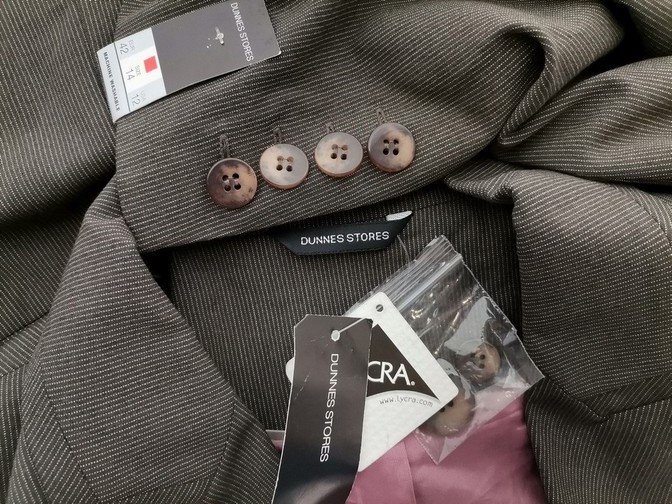 IMG_20211103_141853.jpg Dunnes stores Rozmiar 14 (42) Kolor Khaki Pasy Kołnierz Żakiet z zapięciem Długi rękaw Materiał Wiskoza