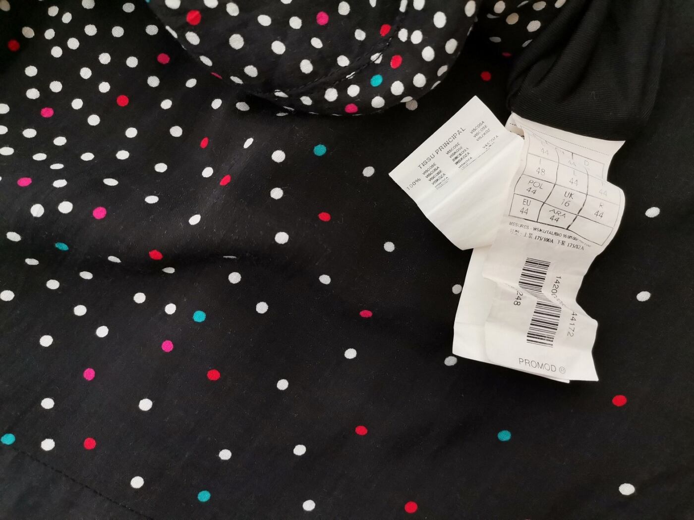 Promod Rozmiar 42 Kolor Czarny Grochy W serek Sukienka Prostokątna Krótki rękaw Do Kolan Materiał Wiskoza 100% Promod Rozmiar 42 Kolor Czarny Grochy W serek Sukienka Prostokątna Krótki rękaw Do Kolan Materiał Wiskoza 100%