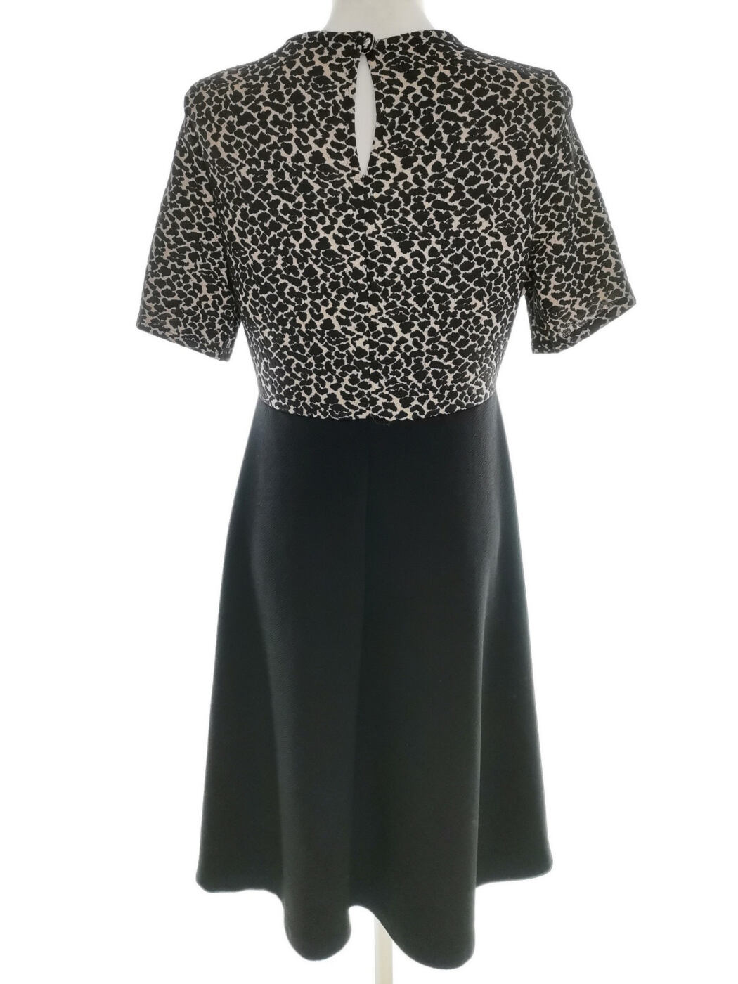 Dorothy perkins Rozmiar 6 (38) Kolor Czarny Panterka Okrągły dekolt Sukienka Sheath Krótki rękaw Midi Dorothy perkins Rozmiar 6 (38) Kolor Czarny Panterka Okrągły dekolt Sukienka Sheath Krótki rękaw Midi