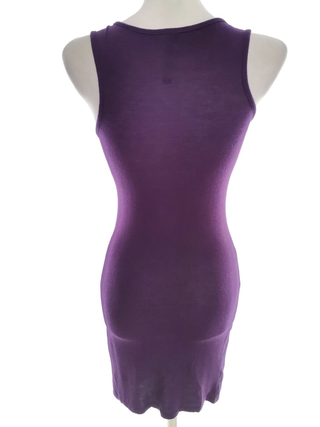 Ayanapa Rozmiar 8 (36) Kolor Fioletowy Okrągły dekolt Sukienka Bodycon Bezrękawnik Do Kolan Materiał Wiskoza Ayanapa Rozmiar 8 (36) Kolor Fioletowy Okrągły dekolt Sukienka Bodycon Bezrękawnik Do Kolan Materiał Wiskoza