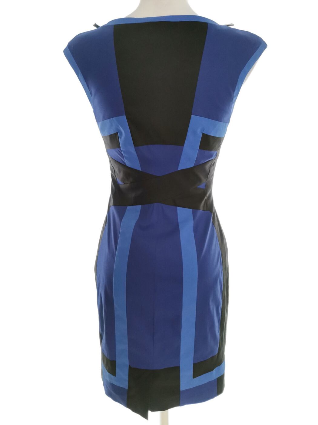 Karen MILLEN Rozmiar 8 (36) Kolor Czarny W łódkę Sukienka Sheath Bezrękawnik Do Kolan Materiał Bawełna Karen MILLEN Rozmiar 8 (36) Kolor Czarny W łódkę Sukienka Sheath Bezrękawnik Do Kolan Materiał Bawełna