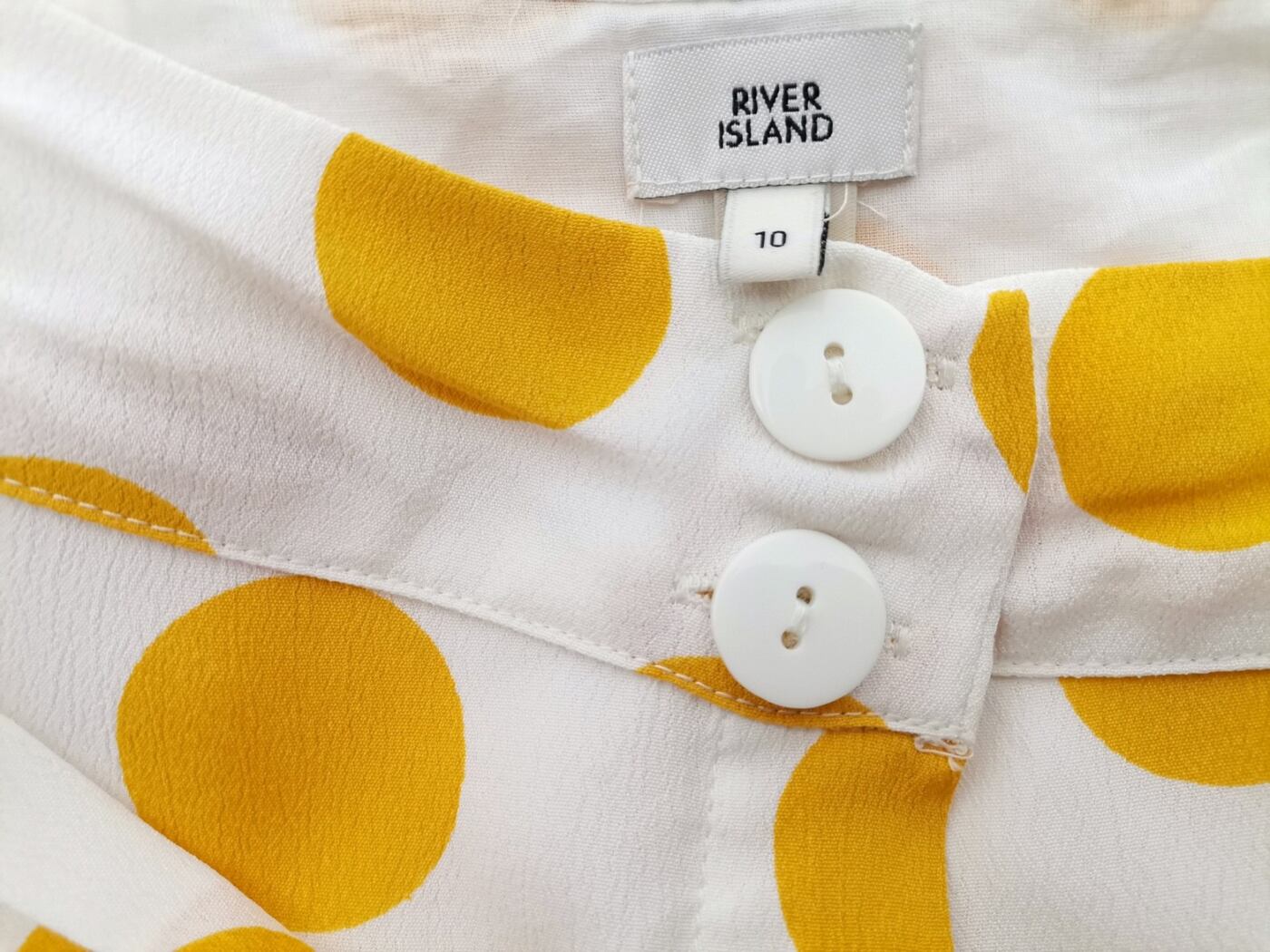 River island Rozmiar 10 (36) Kolor Kremowy Grochy Spódnica Rozkloszowana Do Kolan Materiał Wiskoza 100%