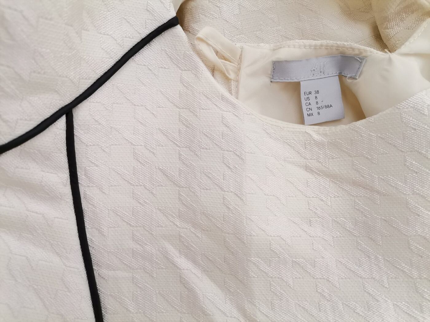 H&m Rozmiar 38 Kolor Perłowy Okrągły dekolt Sukienka Ołówkowa Bezrękawnik Do Kolan H&m Rozmiar 38 Kolor Perłowy Okrągły dekolt Sukienka Ołówkowa Bezrękawnik Do Kolan