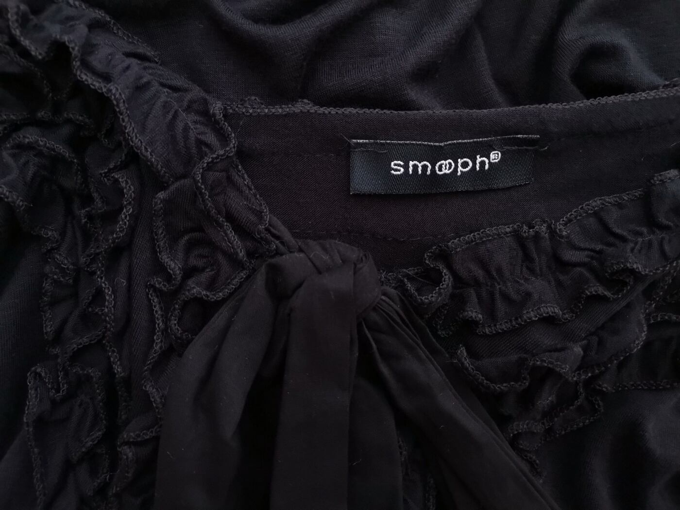 IMG_20211118_131523.jpg Smooph Rozmiar XL Kolor Czarny Głęboki Serek Bluzka Wiązana Długi rękaw Materiał Wiskoza