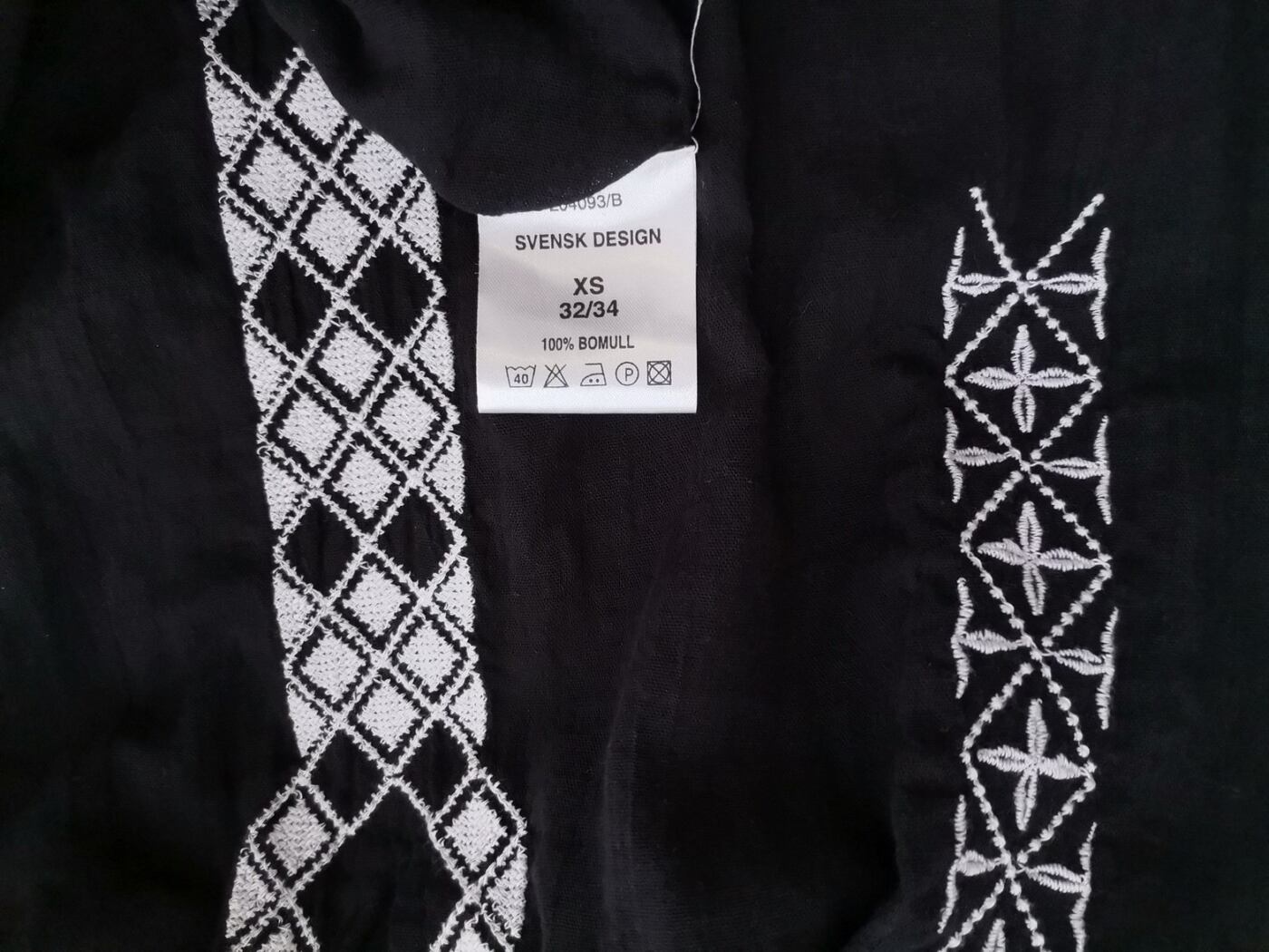 Miss Milla Rozmiar XS Kolor Czarny Keyhole Crew Neck Bluzka Krótki rękaw Materiał Bawełna 100%