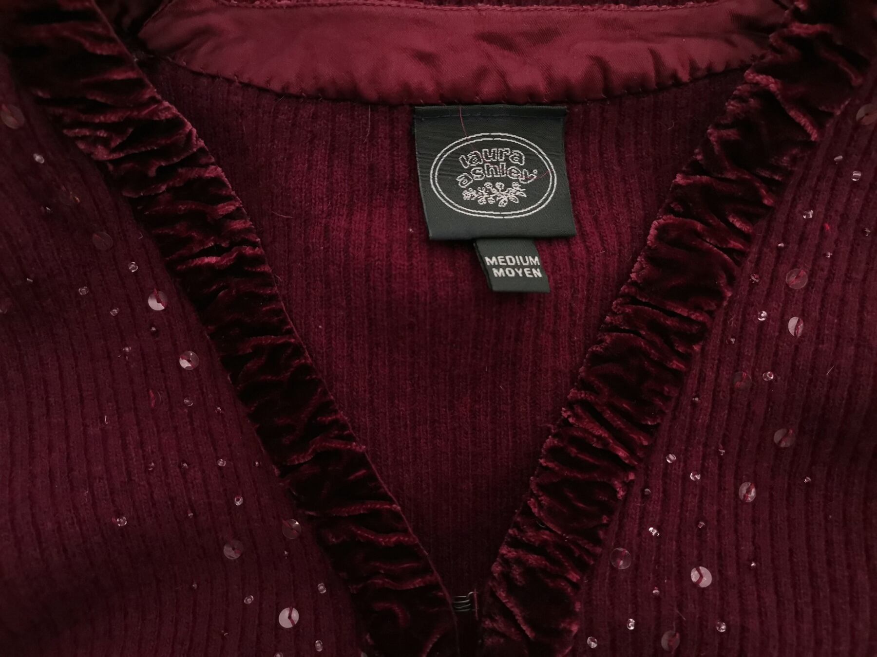 IMG_20211124_102020.jpg Laura ashley Rozmiar M Kolor Purpurowy W serek Kardigan Zapinany Długi rękaw Materiał Wełna Jagnięca 100% Cienka dzianina
