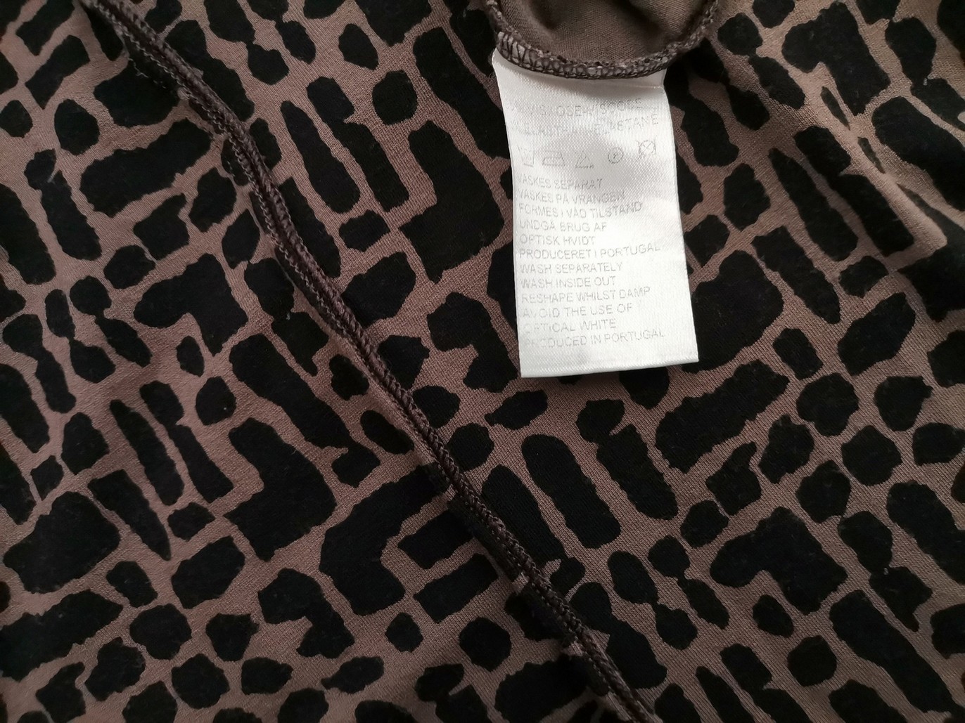 The Masai Rozmiar L Kolor Brązowy Okrągły dekolt Sukienka Sheath Krótki rękaw Midi Materiał Wiskoza The Masai Rozmiar L Kolor Brązowy Okrągły dekolt Sukienka Sheath Krótki rękaw Midi Materiał Wiskoza