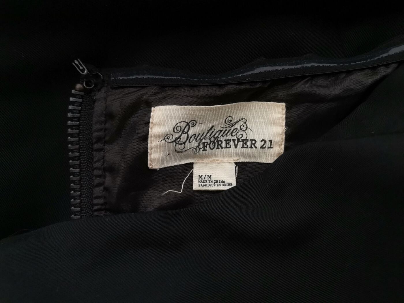Forever 21 Rozmiar M Kolor Czarny Odkryte Ramiona Sukienka Mini Bezrękawnik Krótka Forever 21 Rozmiar M Kolor Czarny Odkryte Ramiona Sukienka Mini Bezrękawnik Krótka