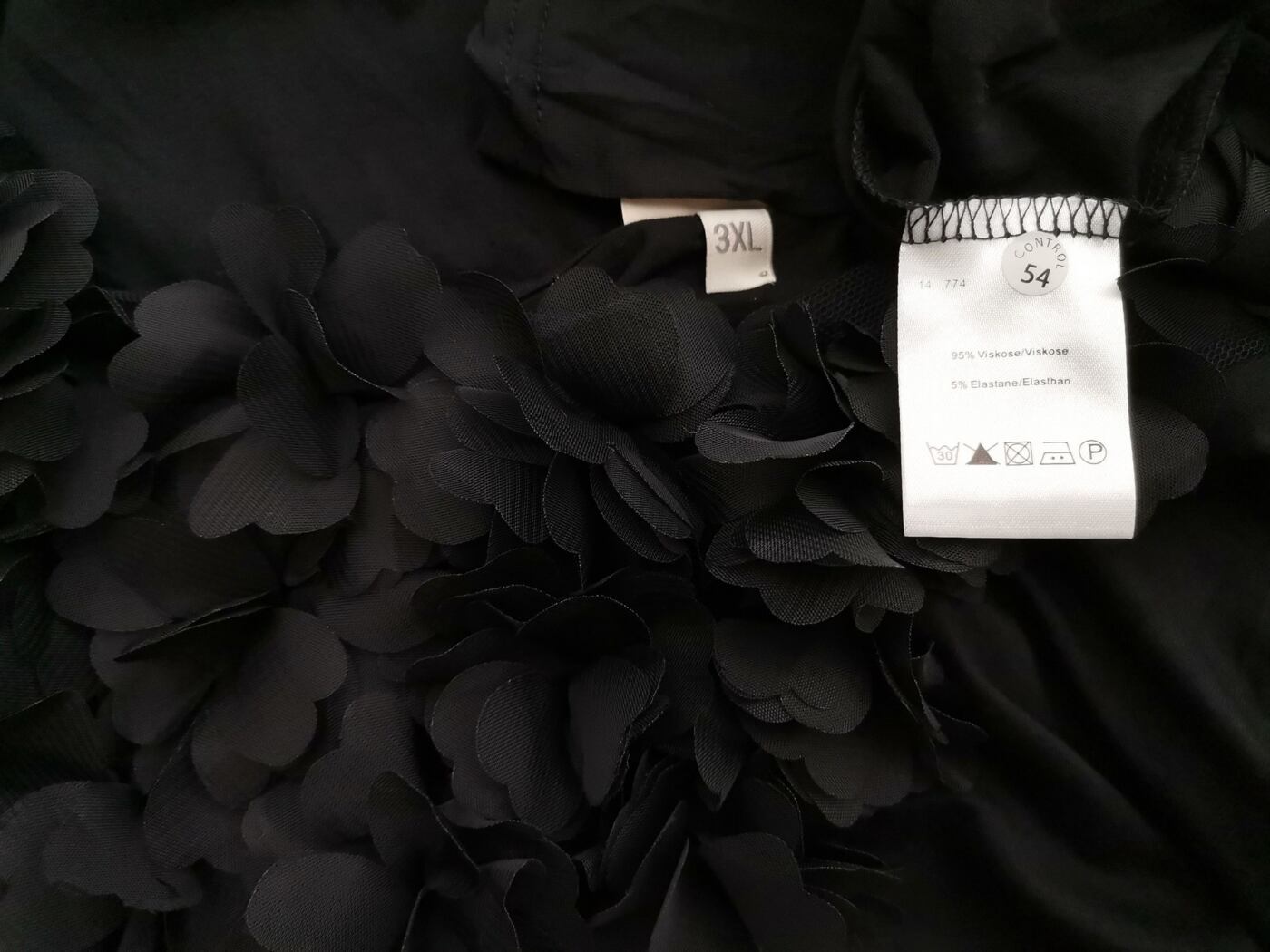 Rozmiar 3XL Kolor Czarny W serek Sukienka Maxi Długi rękaw Długa Materiał Wiskoza Rozmiar 3XL Kolor Czarny W serek Sukienka Maxi Długi rękaw Długa Materiał Wiskoza