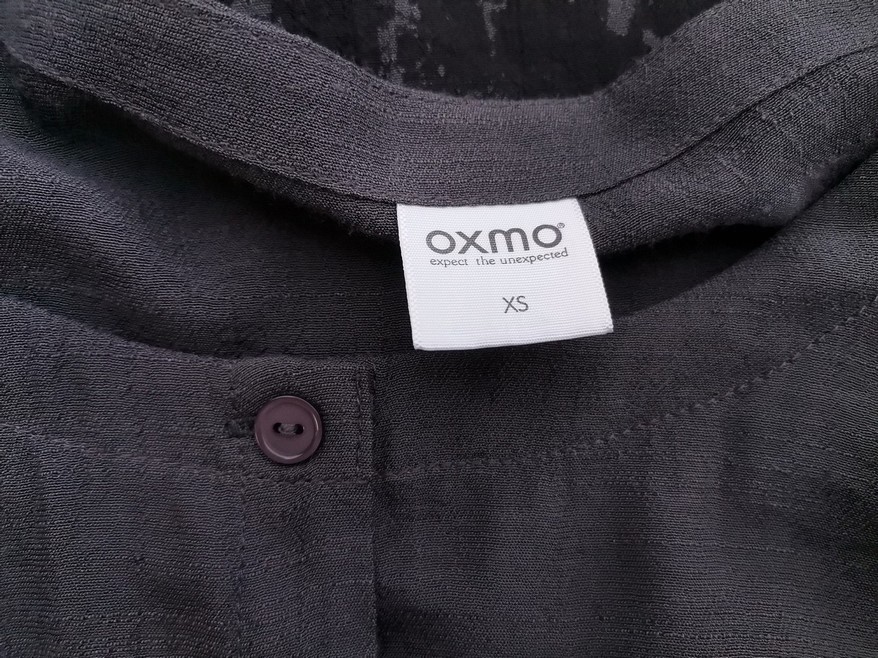 Oxmo Rozmiar XS Kolor Szary Okrągły dekolt Tunika Zapinana Bluzka Długi rękaw Materiał Wiskoza Oxmo Rozmiar XS Kolor Szary Okrągły dekolt Tunika Zapinana Bluzka Długi rękaw Materiał Wiskoza