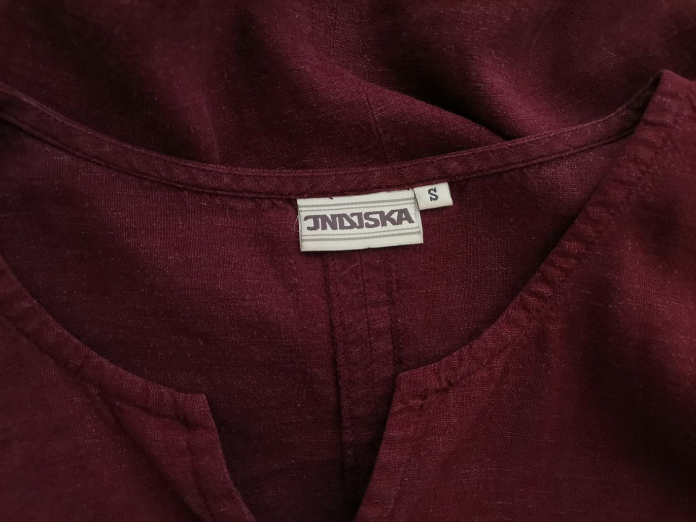 Indiska Rozmiar S Kolor Bordowy Split Crew Neck Tunika Bluzka Rękaw 3/4 Materiał Len Indiska Rozmiar S Kolor Bordowy Split Crew Neck Tunika Bluzka Rękaw 3/4 Materiał Len