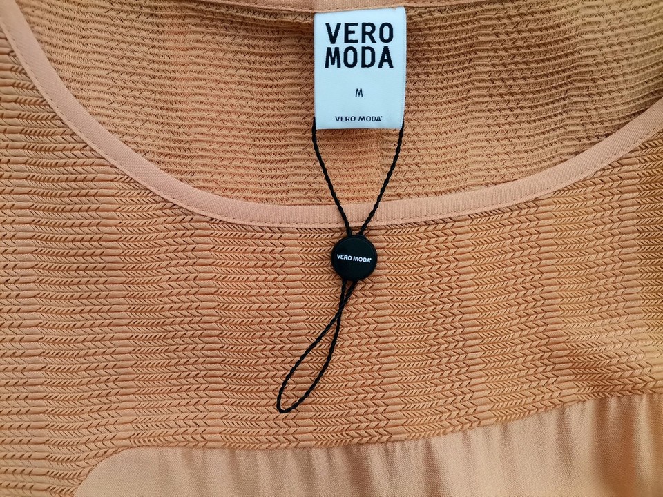 IMG_20211213_115000.jpg Vero moda Rozmiar M Kolor Pudrowy Okrągły dekolt Bluzka Bezrękawnik