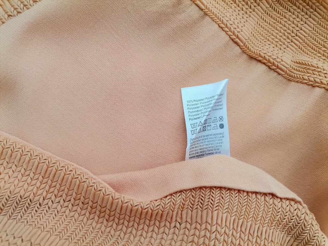 IMG_20211213_115020.jpg Vero moda Rozmiar M Kolor Pudrowy Okrągły dekolt Bluzka Bezrękawnik