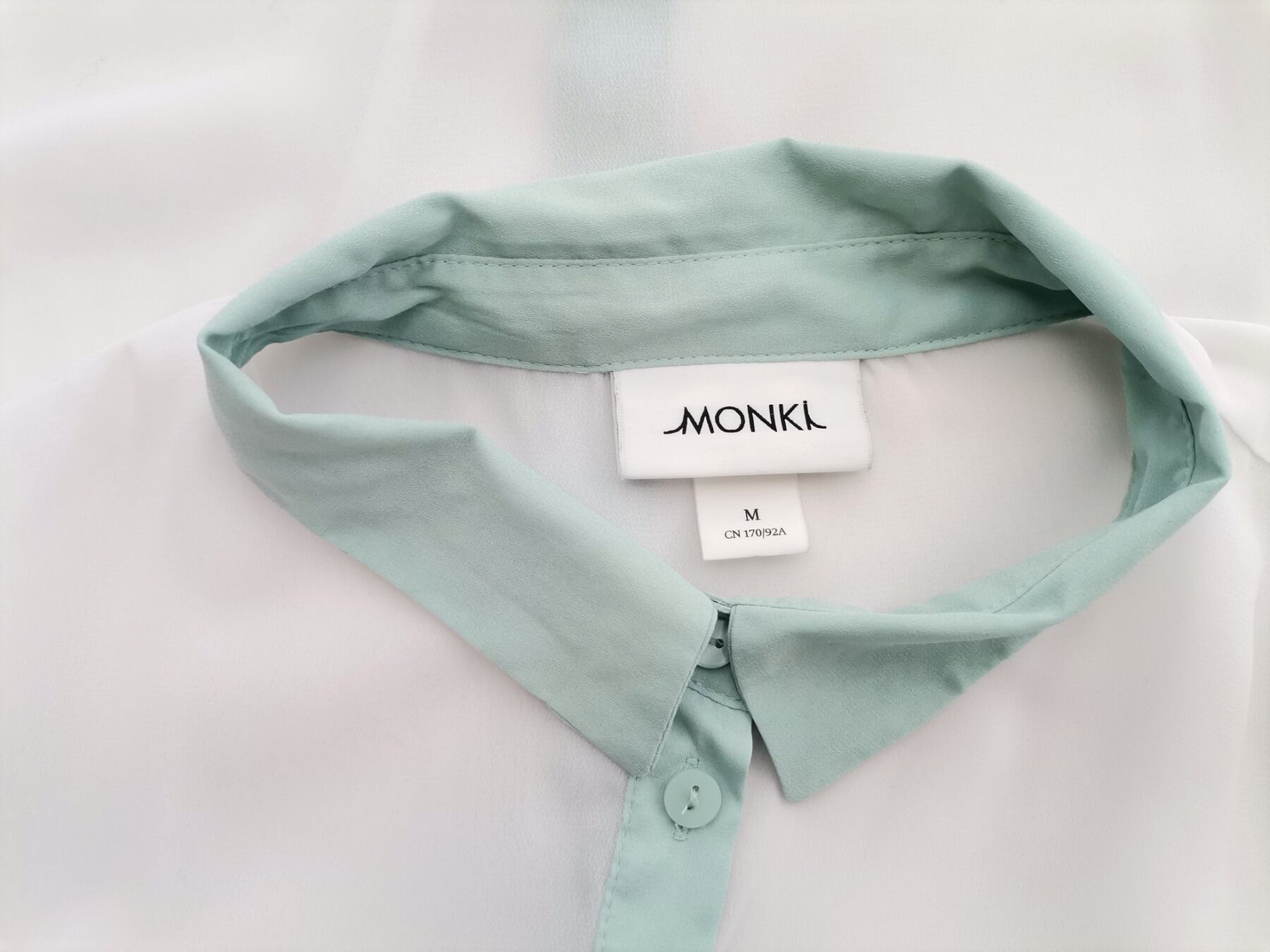 Monki Rozmiar M Kolor Biały Kołnierz Bluzka Zapinana Długi rękaw