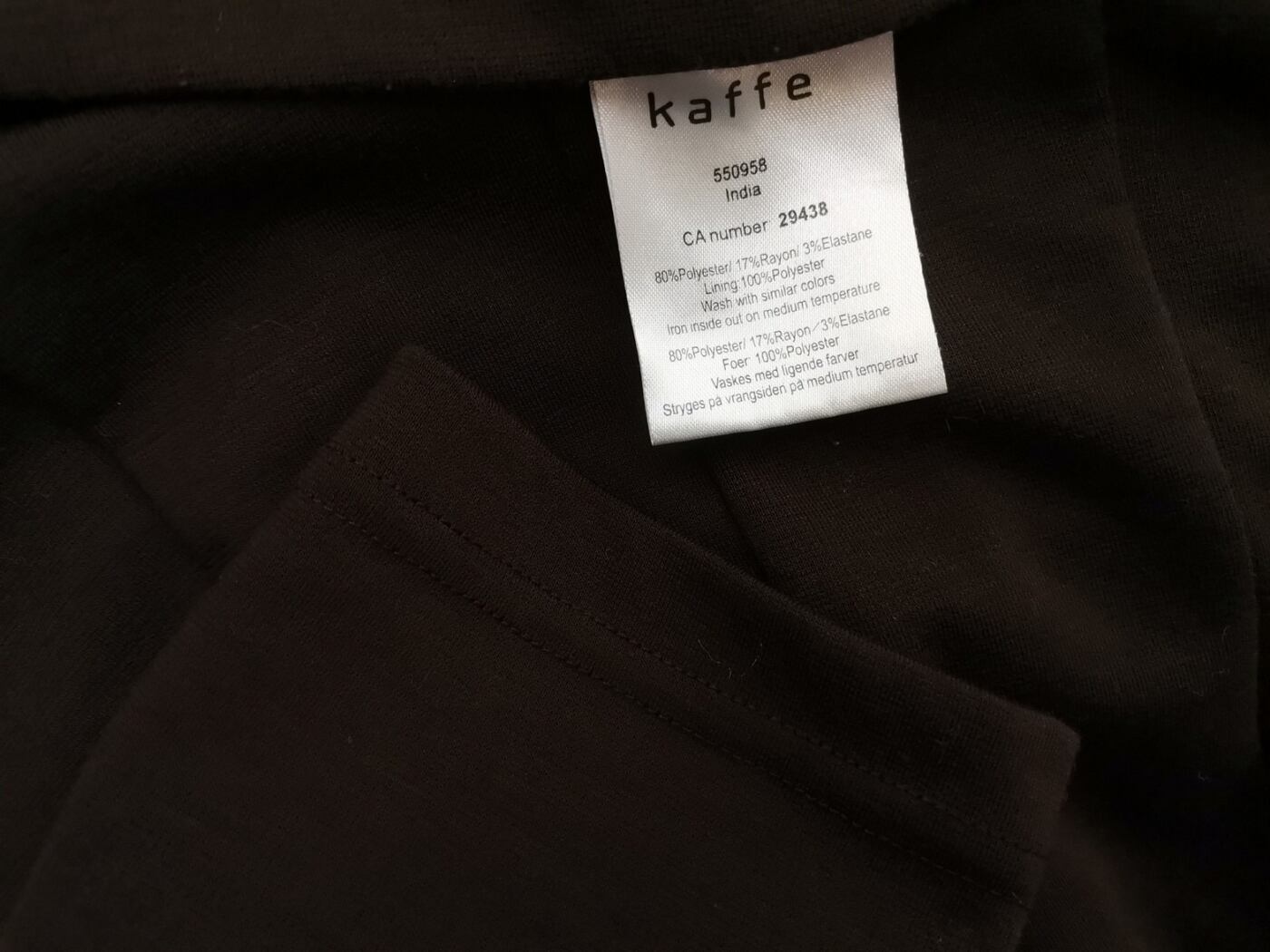 Kaffe Rozmiar S Kolor Brązowy W serek Sukienka Sweterkowa Rękaw 3/4 Midi Kaffe Rozmiar S Kolor Brązowy W serek Sukienka Sweterkowa Rękaw 3/4 Midi