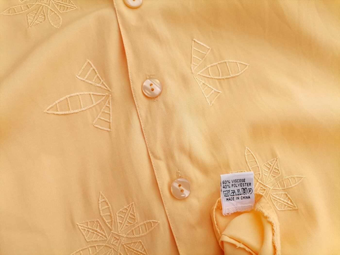 Vintage Rozmiar L Kolor Żółty Okrągły dekolt Tunika Zapinana Bluzka Krótki rękaw Materiał Wiskoza Vintage Rozmiar L Kolor Żółty Okrągły dekolt Tunika Zapinana Bluzka Krótki rękaw Materiał Wiskoza