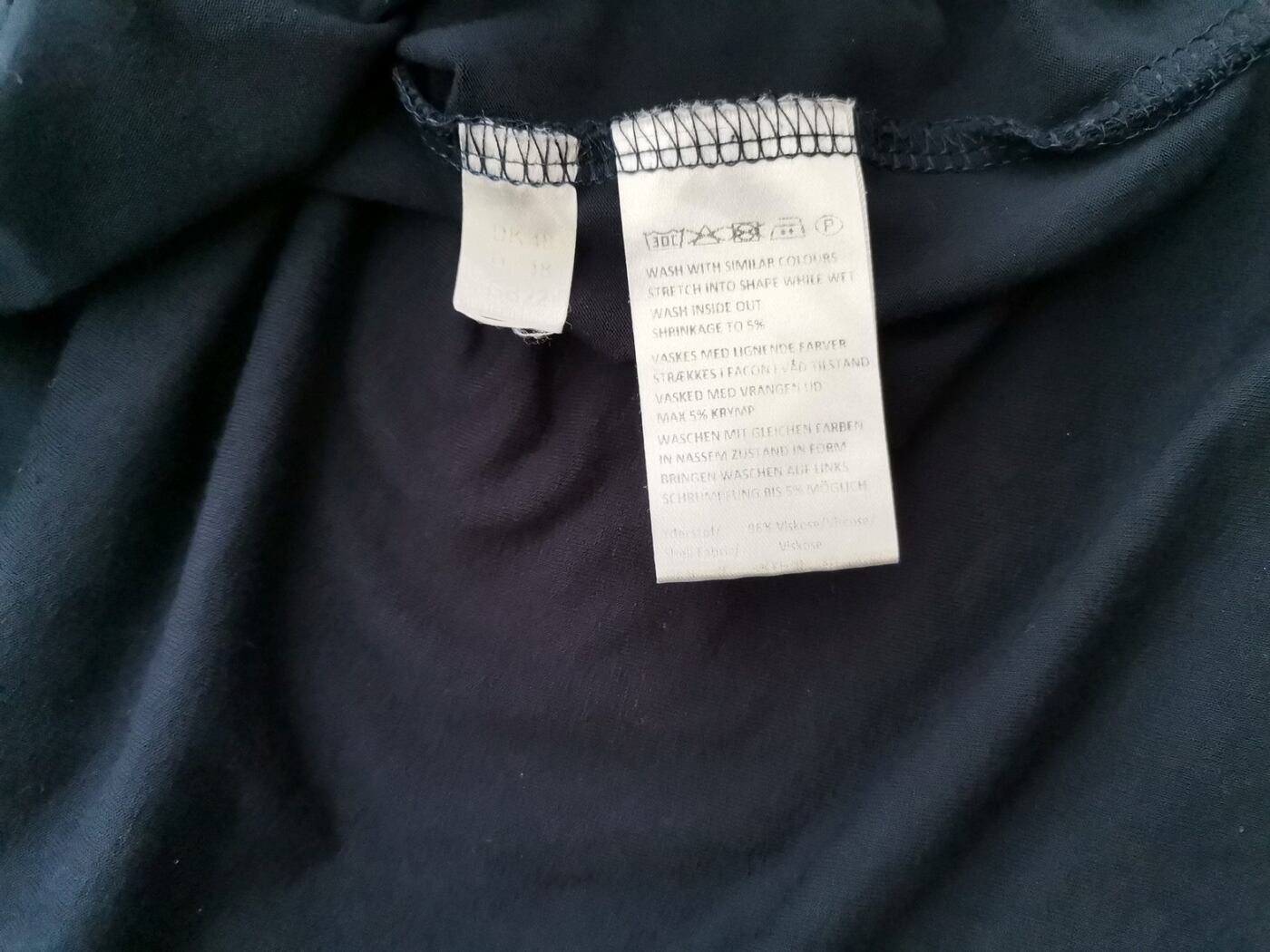 CHALOU Rozmiar 18 (46) Kolor Granatowy Drapowany dekolt Sukienka Mini Długi rękaw Krótka Materiał Wiskoza CHALOU Rozmiar 18 (46) Kolor Granatowy Drapowany dekolt Sukienka Mini Długi rękaw Krótka Materiał Wiskoza