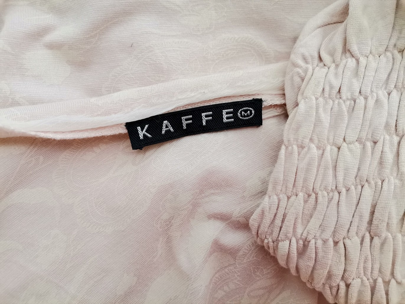 IMG_20211227_120859.jpg Kaffe Rozmiar M Kolor Pudrowy Róż Dekolt U Bluzka Długi rękaw Materiał Wiskoza