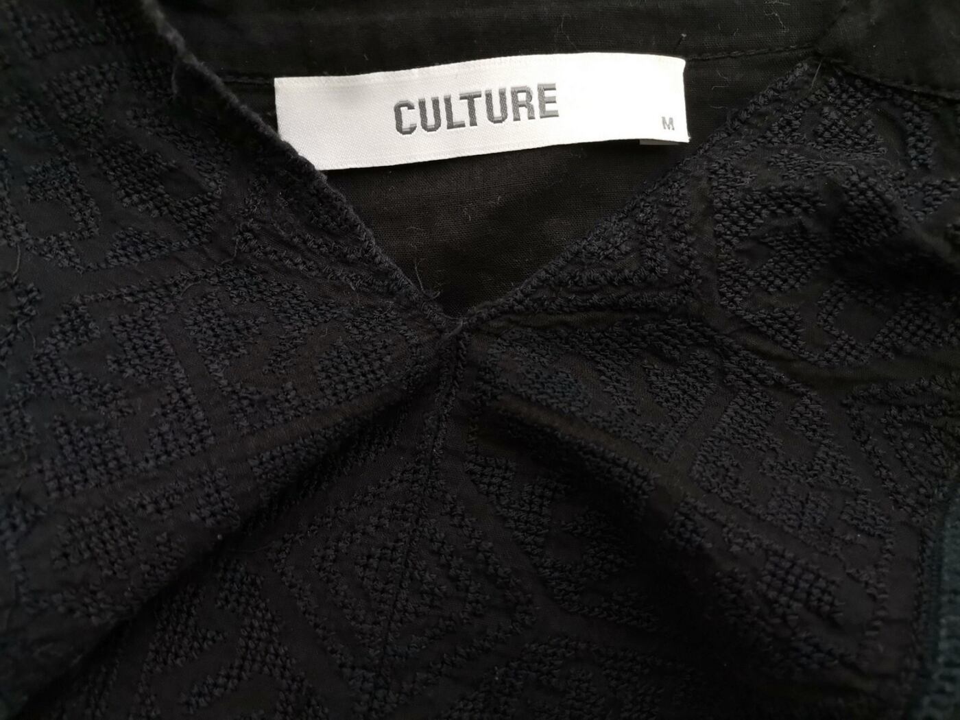 Culture Rozmiar M Kolor Czarny Split Crew Neck Sukienka Mini Rękaw 3/4 Krótka Materiał Bawełna 100% Culture Rozmiar M Kolor Czarny Split Crew Neck Sukienka Mini Rękaw 3/4 Krótka Materiał Bawełna 100%