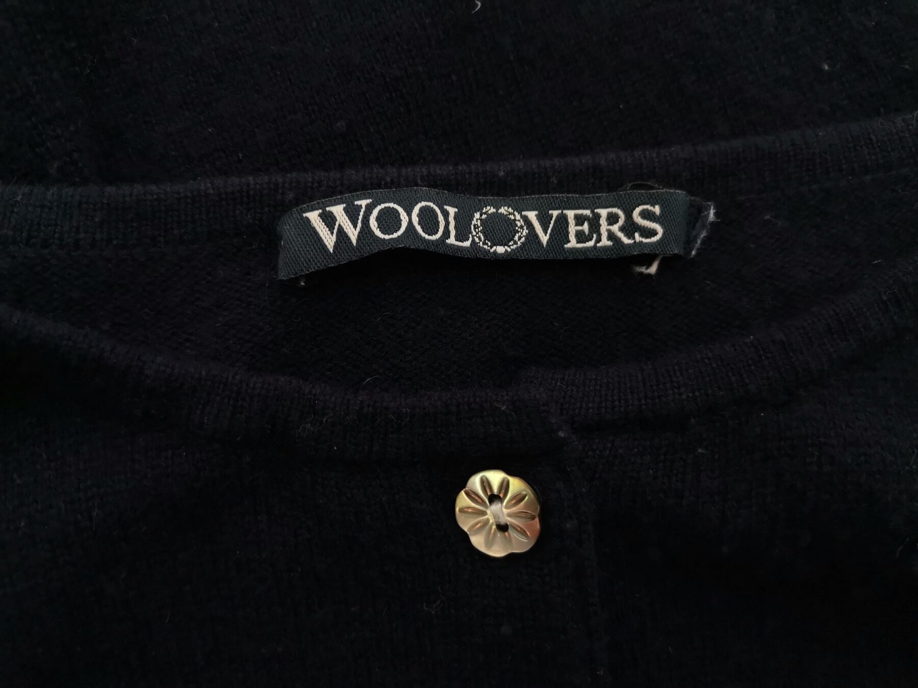 IMG_20211228_131756.jpg WOOLOVERS Rozmiar 48/50 Kolor Granatowy Okrągły dekolt Kardigan Zapinany Długi rękaw Materiał Wełna Merino Cienka dzianina