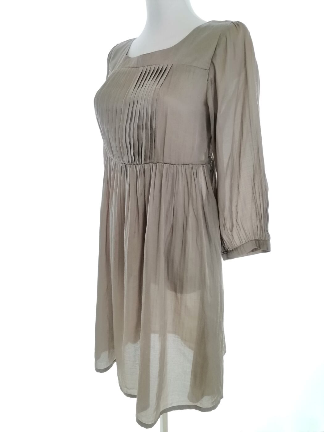 Isay Rozmiar S Kolor Szary Okrągły dekolt Sukienka Sheath Rękaw 3/4 Do Kolan Isay Rozmiar S Kolor Szary Okrągły dekolt Sukienka Sheath Rękaw 3/4 Do Kolan