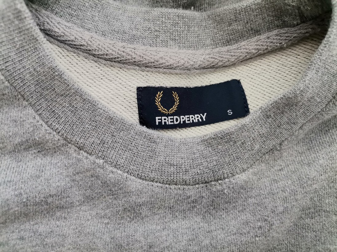 IMG_20211230_111213.jpg Fred Perry Rozmiar S Kolor Szary Męski Sweter Długi rękaw Materiał Bawełna 100%