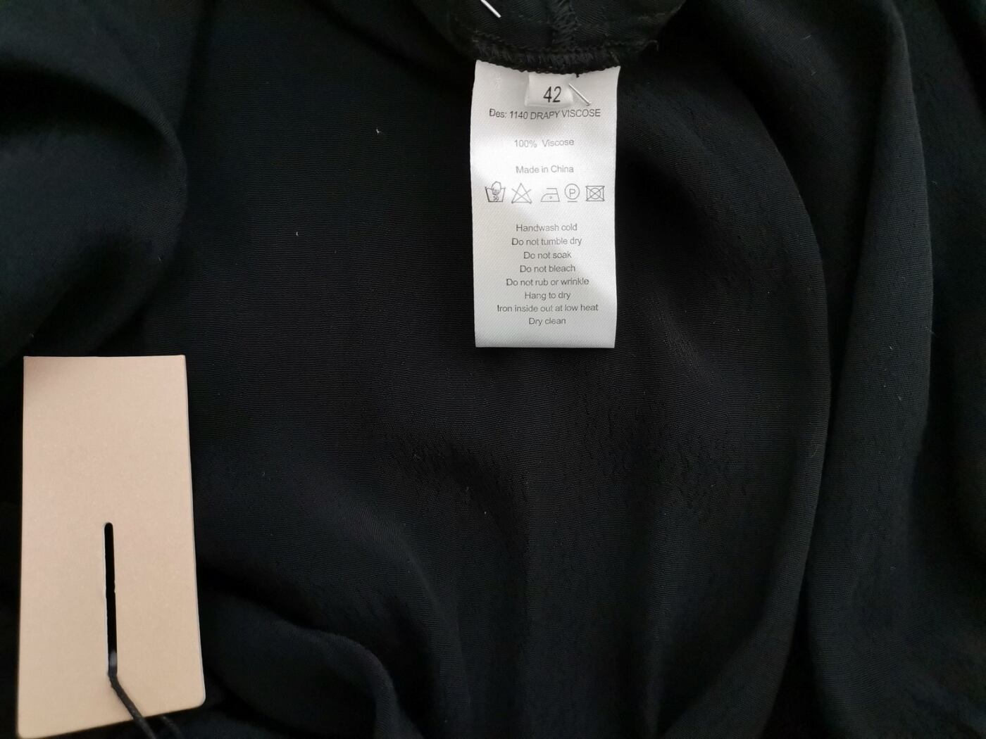 Rützou Rozmiar 42 Kolor Czarny W łódkę Suknia Balowa Sukienka Wieczorowa Krótki rękaw Długa Materiał Wiskoza 100% Rützou Rozmiar 42 Kolor Czarny W łódkę Suknia Balowa Sukienka Wieczorowa Krótki rękaw Długa Materiał Wiskoza 100%
