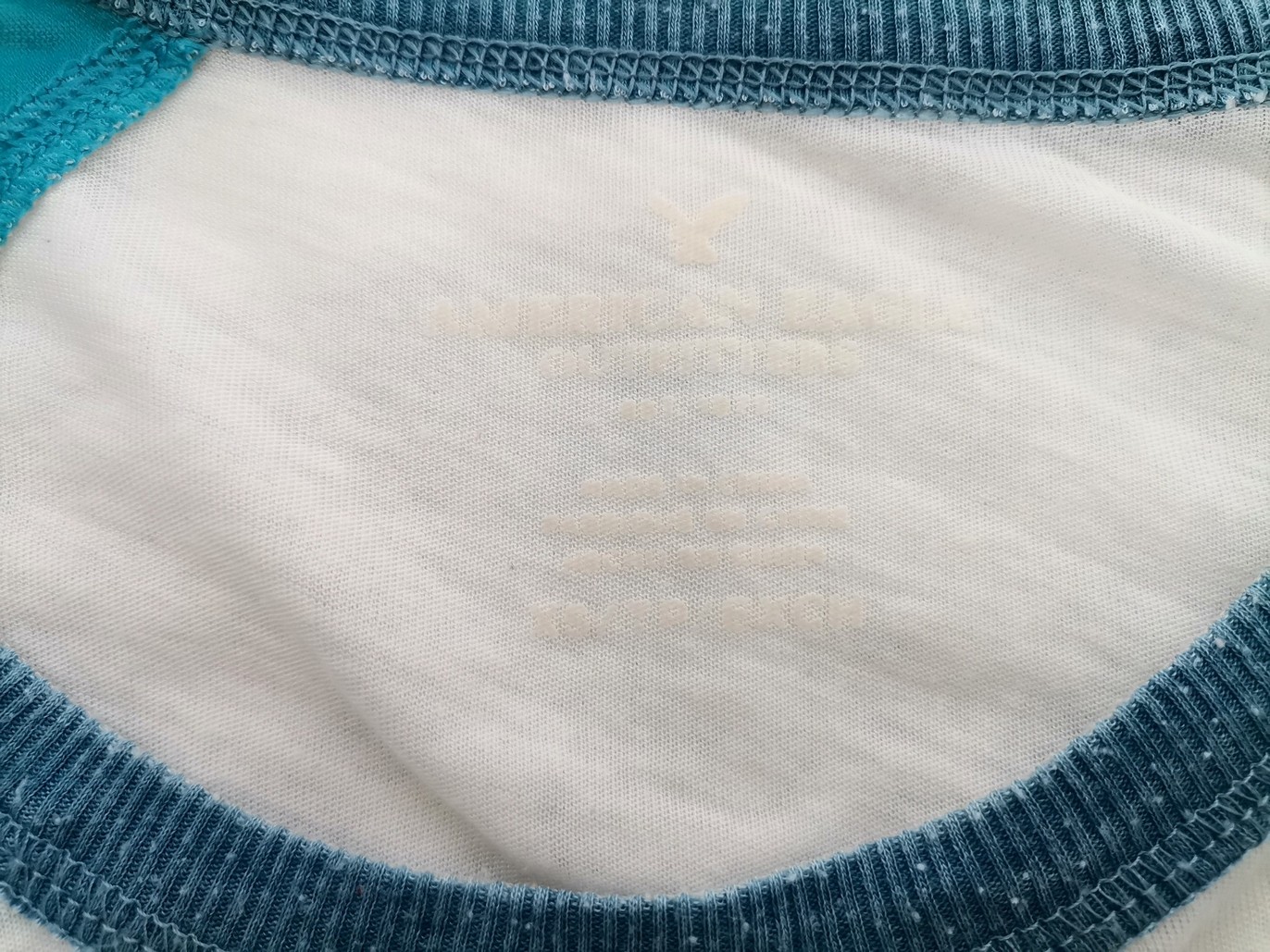 IMG_20211231_111257.jpg American Eagle Rozmiar XS Kolor Biały Okrągły dekolt Bluzka Długi rękaw Materiał Bawełna