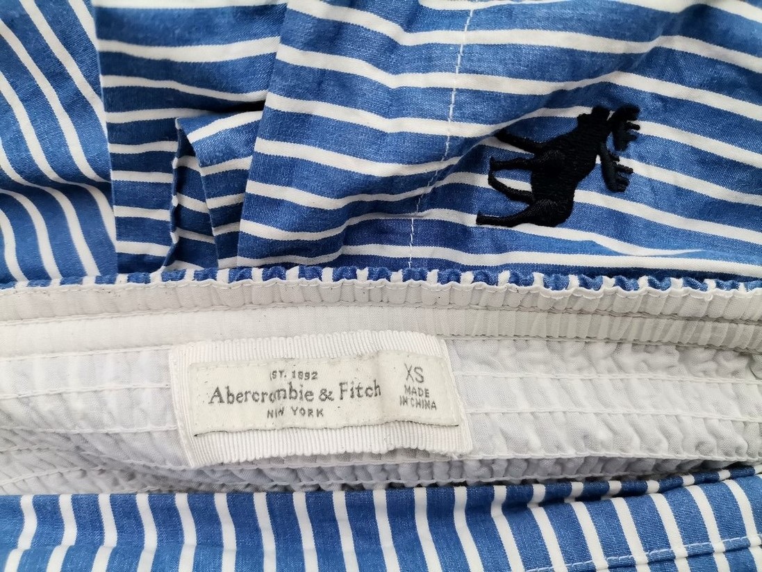 ABERCROMBIE & FITCH Rozmiar XS Kolor Niebieski Pasy Odkryte Ramiona Sukienka Mini Bezrękawnik Krótka Materiał Bawełna 100% ABERCROMBIE & FITCH Rozmiar XS Kolor Niebieski Pasy Odkryte Ramiona Sukienka Mini Bezrękawnik Krótka Materiał Bawełna 100%