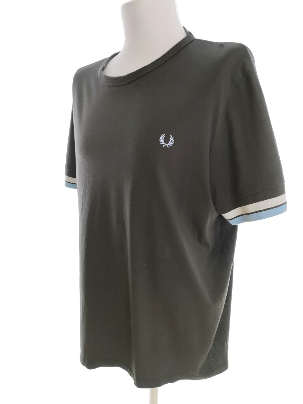 IMG_20220103_132708.jpg Fred Perry Rozmiar XXL Kolor Khaki Męski T-Shirt Krótki rękaw Materiał Bawełna 100%