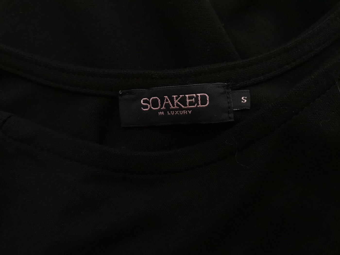 Soaked Rozmiar S Kolor Czarny Okrągły dekolt Sukienka Prostokątna Rękaw 3/4 Midi Materiał Wiskoza Soaked Rozmiar S Kolor Czarny Okrągły dekolt Sukienka Prostokątna Rękaw 3/4 Midi Materiał Wiskoza