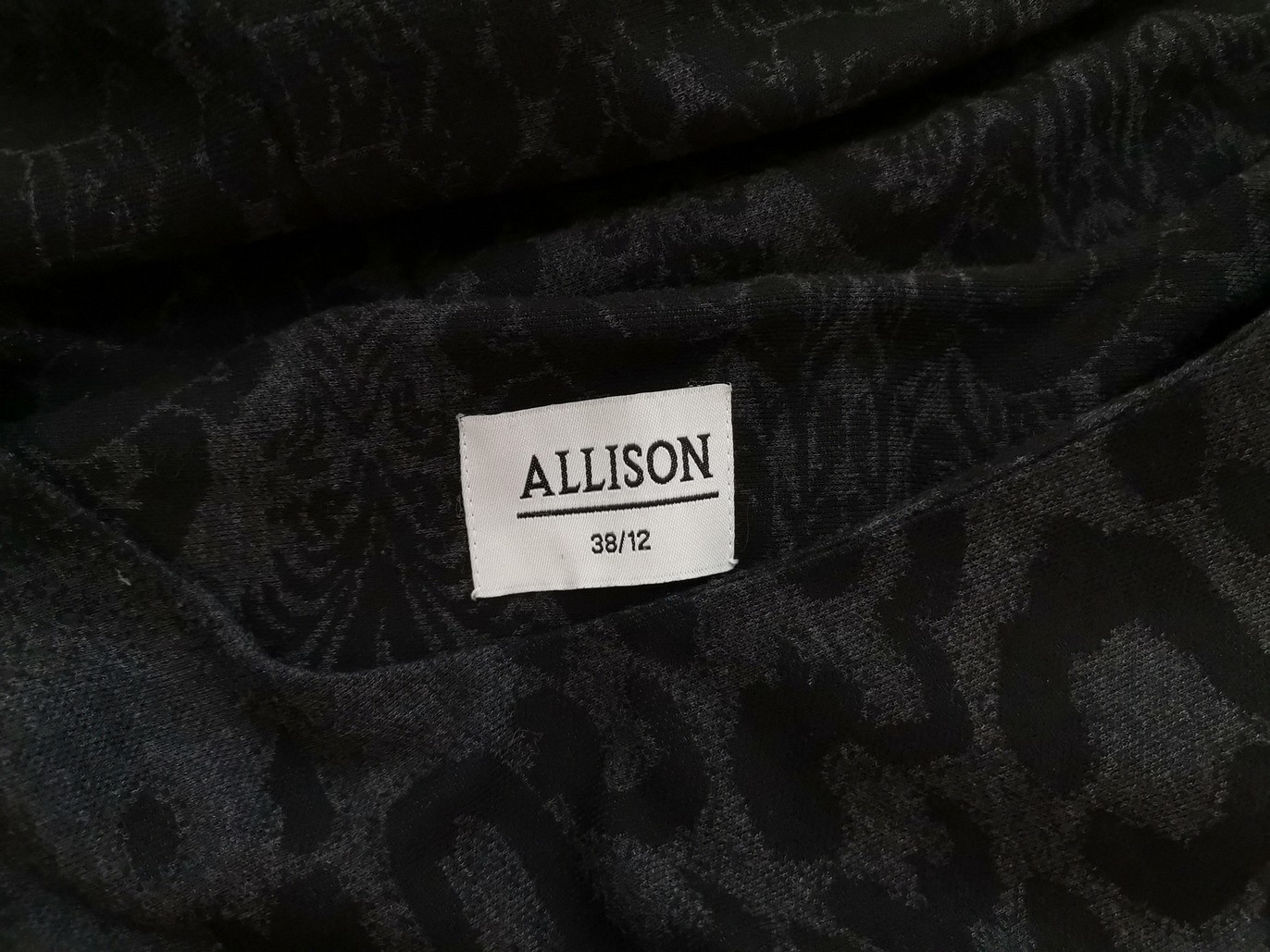 Allison Rozmiar 38 (12) Kolor Czarny W łódkę Sukienka Prostokątna Rękaw 3/4 Midi