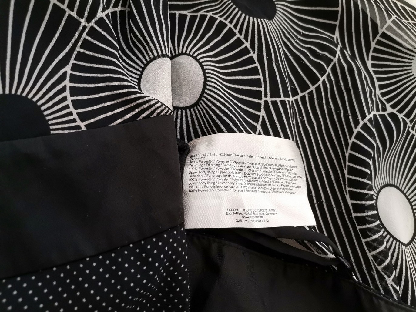 Esprit Rozmiar 38 Kolor Czarny Grochy Odkryte Ramiona Sukienka A-Line Bezrękawnik Midi Esprit Rozmiar 38 Kolor Czarny Grochy Odkryte Ramiona Sukienka A-Line Bezrękawnik Midi