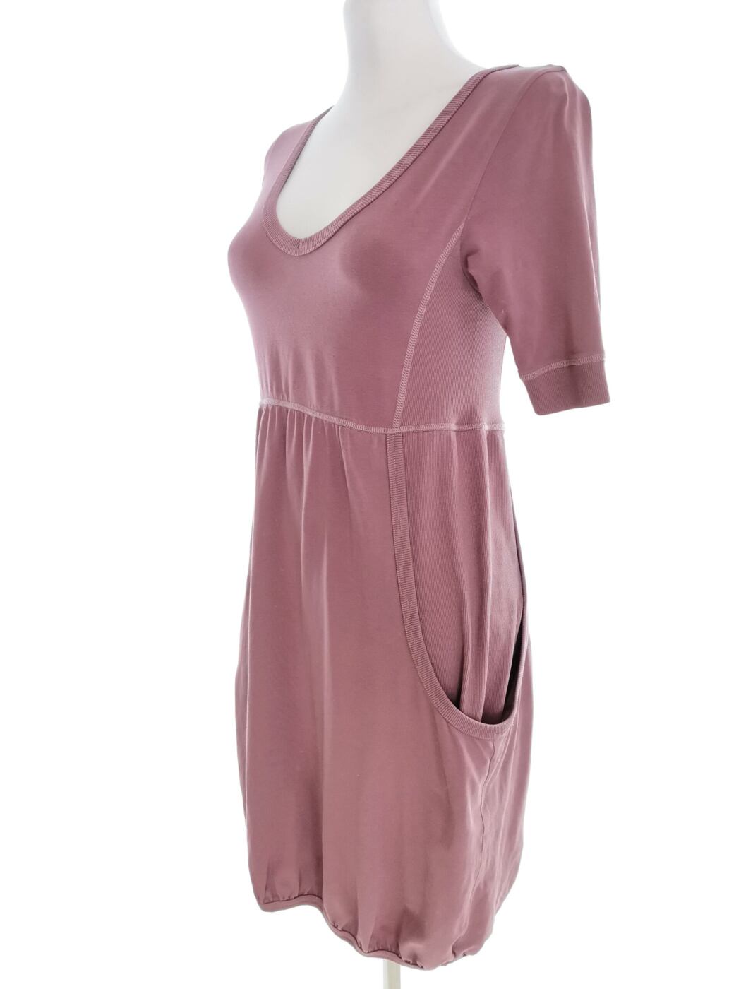 House of Lola Rozmiar XS Kolor Fioletowy Okrągły dekolt Sukienka Sheath Krótki rękaw Midi Materiał Bawełna House of Lola Rozmiar XS Kolor Fioletowy Okrągły dekolt Sukienka Sheath Krótki rękaw Midi Materiał Bawełna