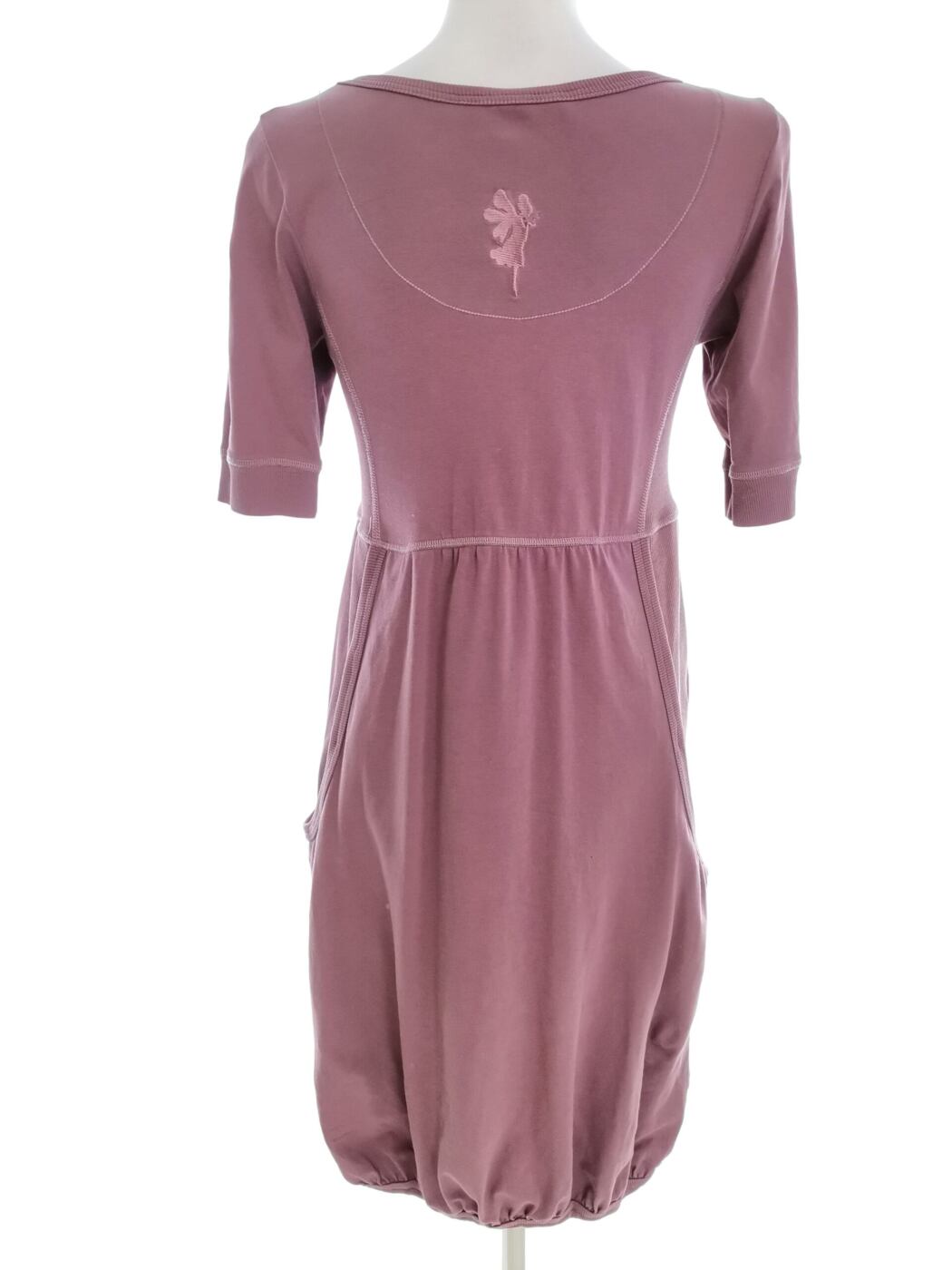 House of Lola Rozmiar XS Kolor Fioletowy Okrągły dekolt Sukienka Sheath Krótki rękaw Midi Materiał Bawełna House of Lola Rozmiar XS Kolor Fioletowy Okrągły dekolt Sukienka Sheath Krótki rękaw Midi Materiał Bawełna