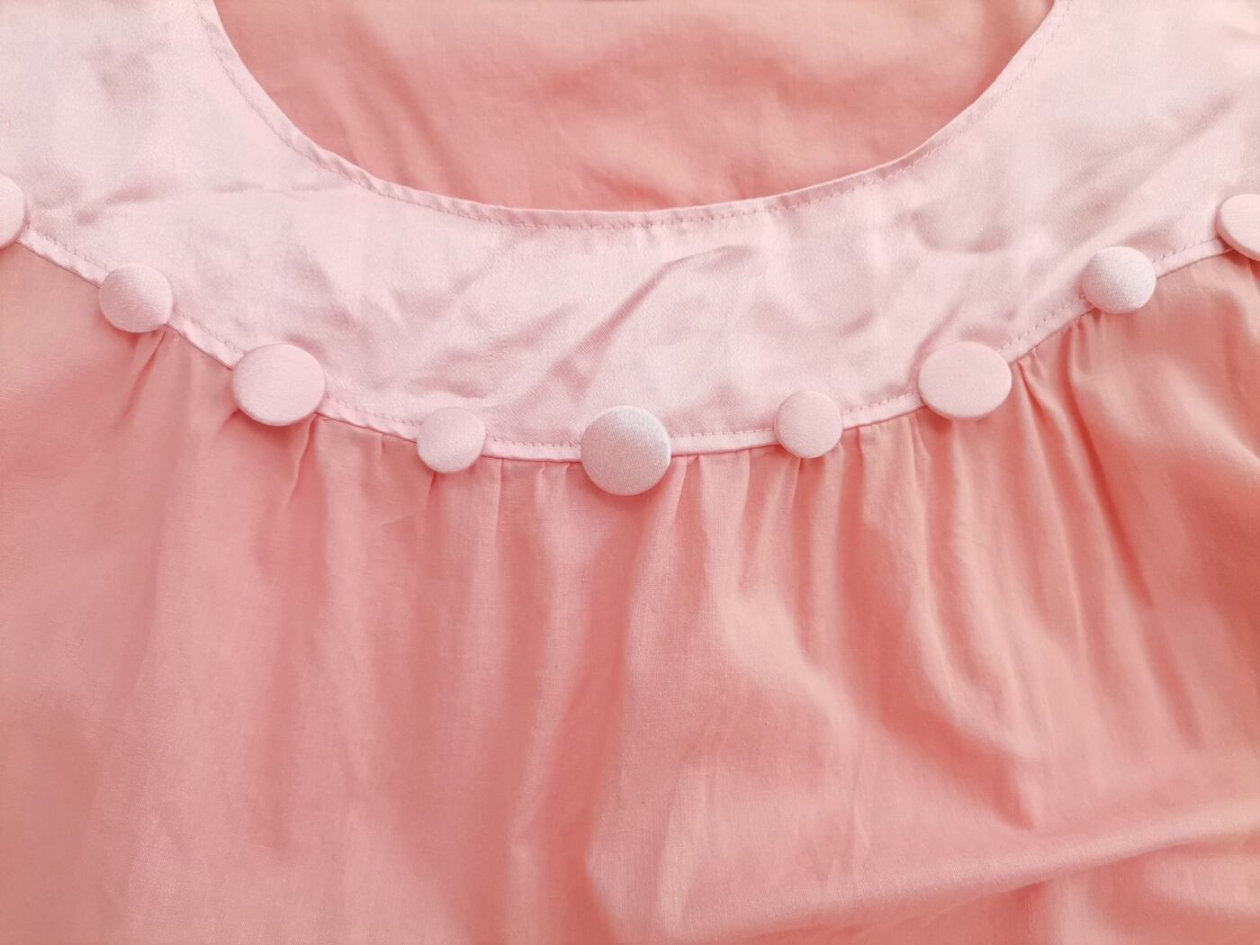 Vintage Rozmiar 46/48 Kolor Różowy Okrągły dekolt Sukienka Prostokątna Rękaw 3/4 Midi Vintage Rozmiar 46/48 Kolor Różowy Okrągły dekolt Sukienka Prostokątna Rękaw 3/4 Midi