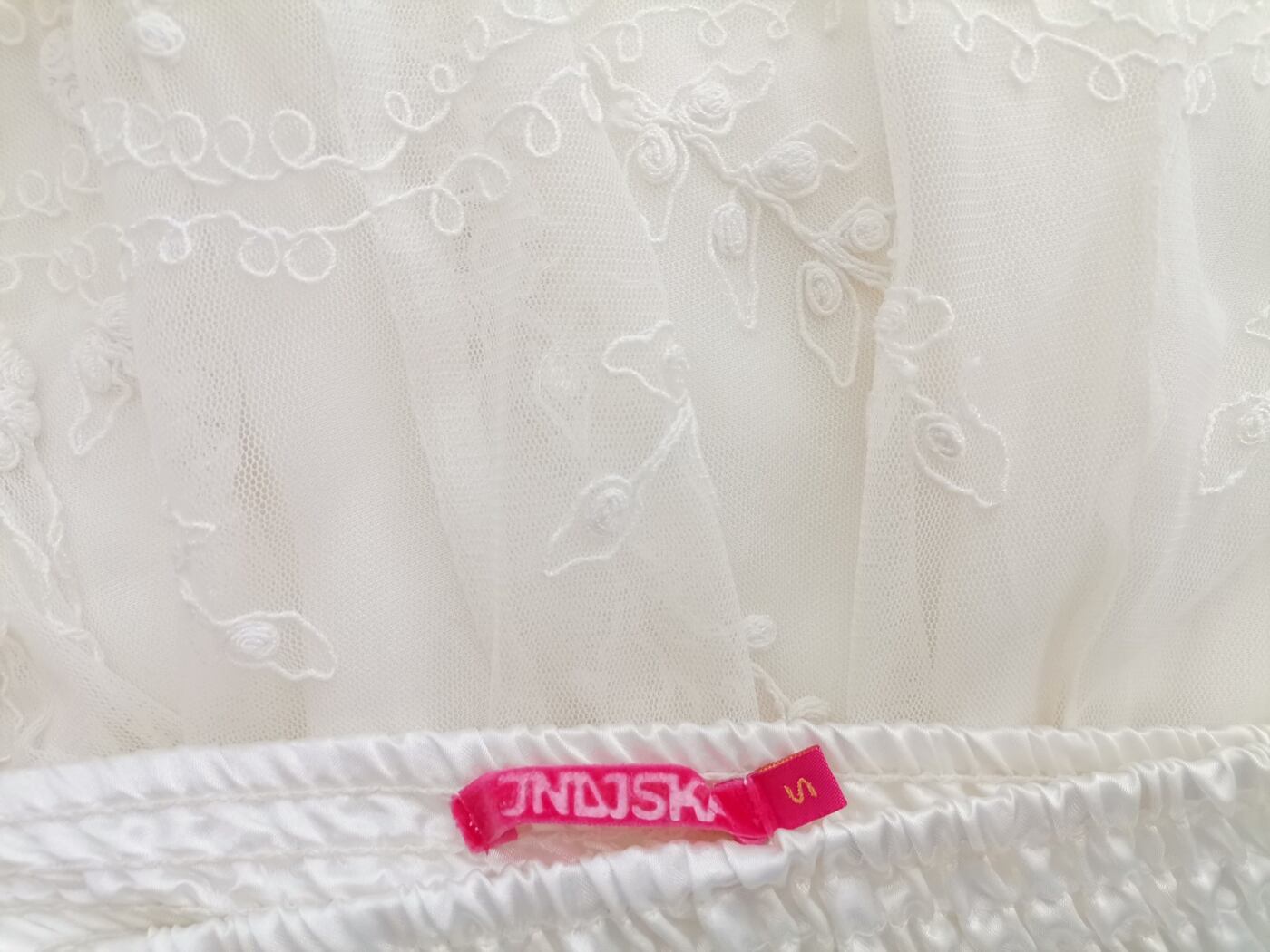 Indiska Rozmiar S Kolor Kremowy Odkryte Ramiona Sukienka Mini Bezrękawnik Krótka Indiska Rozmiar S Kolor Kremowy Odkryte Ramiona Sukienka Mini Bezrękawnik Krótka