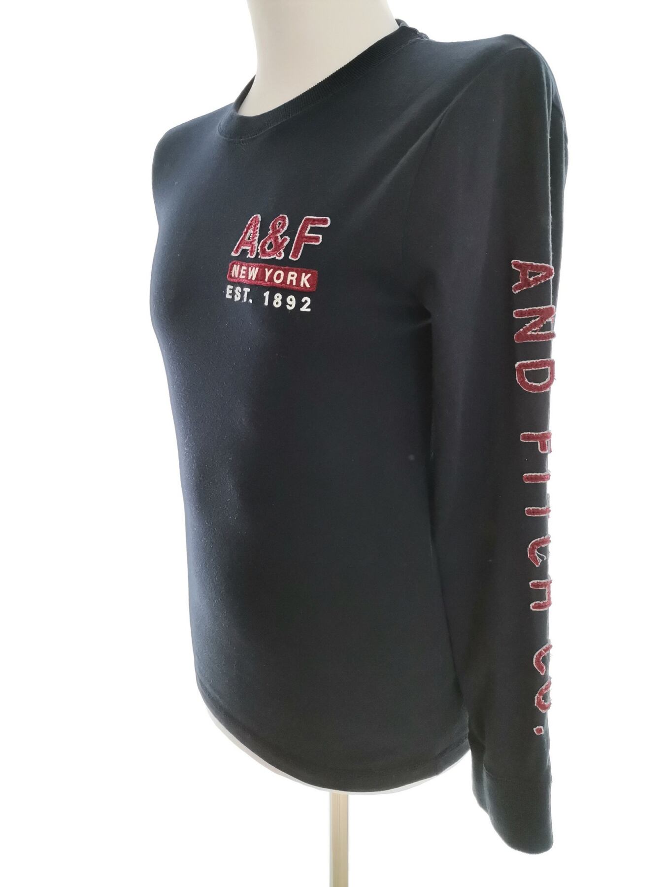 IMG_20220128_115837.jpg ABERCROMBIE & FITCH Rozmiar XS Kolor Granatowy Męski Sweter Długi rękaw Materiał Bawełna