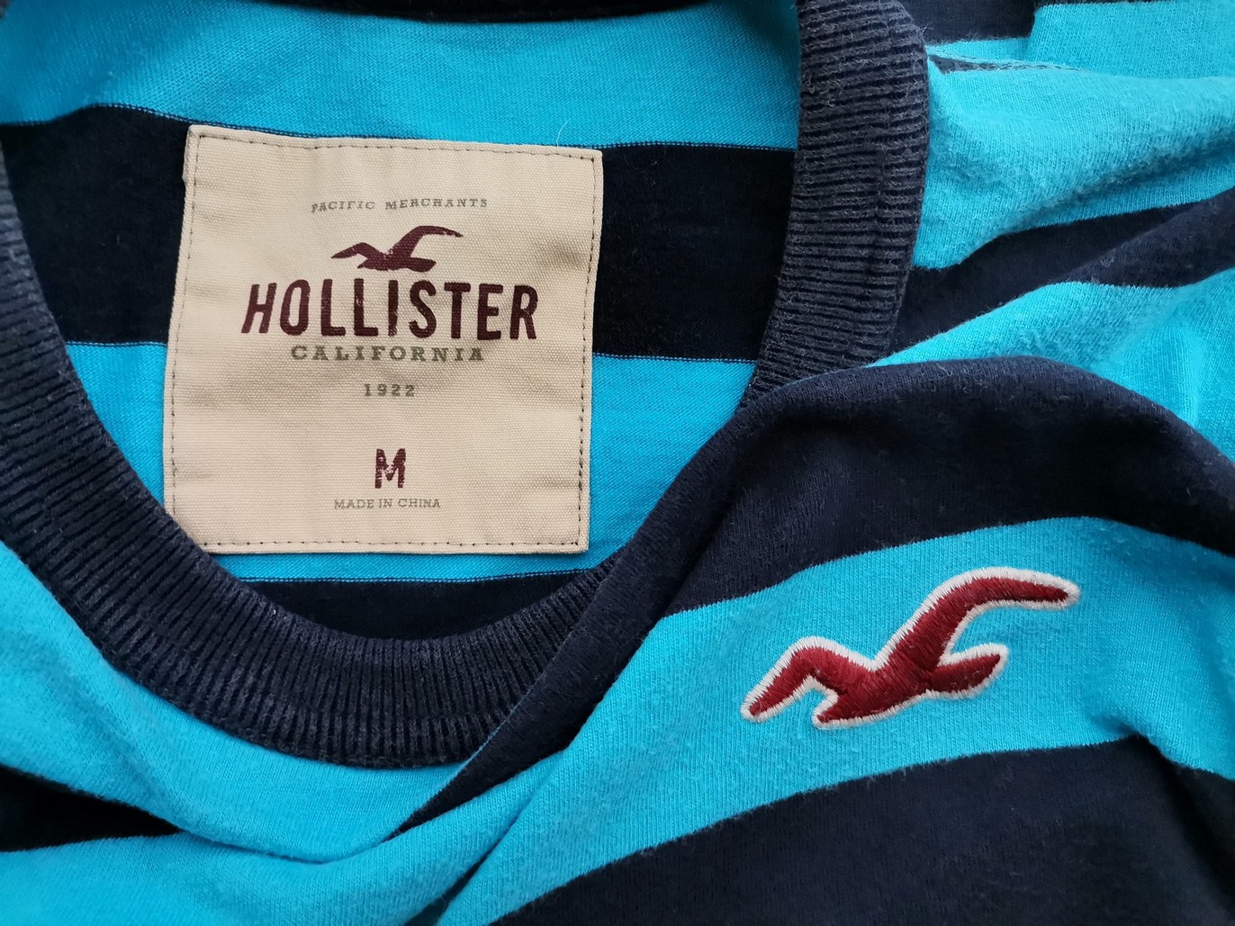 Hollister Rozmiar M Kolor Niebieski Pasy Męski Sweter Długi rękaw Materiał Bawełna 100%